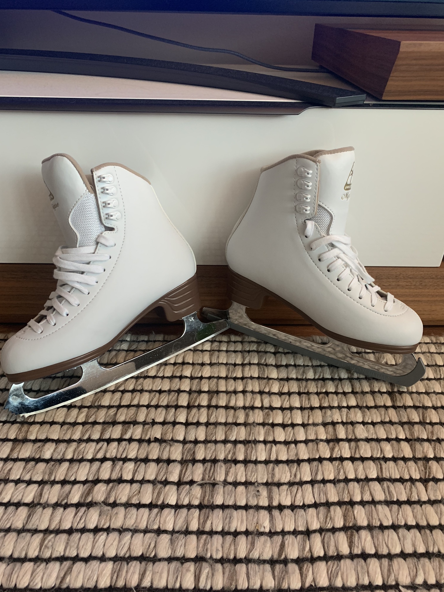 Used Like New Jackson Ultima Mystique Size 5.5 Figure Skates SidelineSwap