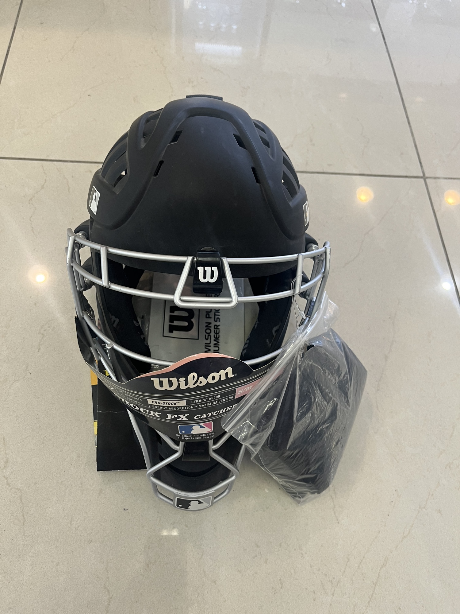 New Wilson A5500 Shock FX Matte Black Catchers Hockey Mask Size Small