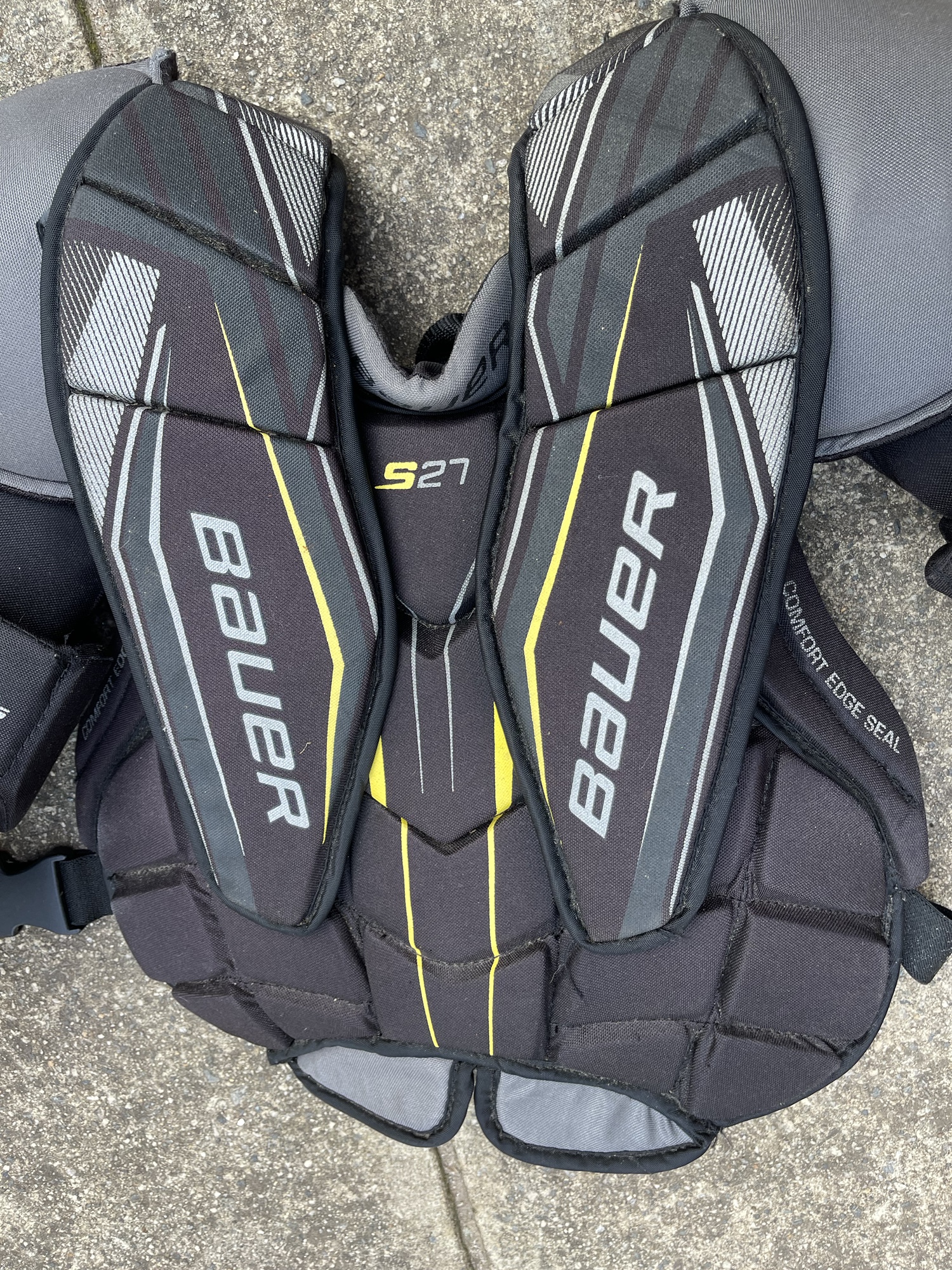 Used Medium Bauer Supreme S27 Goalie Chest Protector SidelineSwap