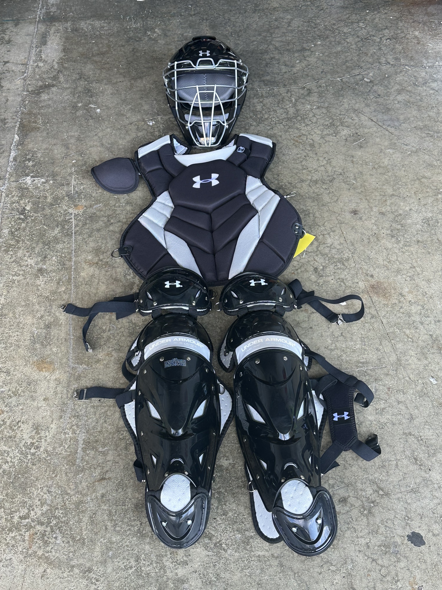 Under Armour Pro Series Catching Gear Black/Grey New SidelineSwap