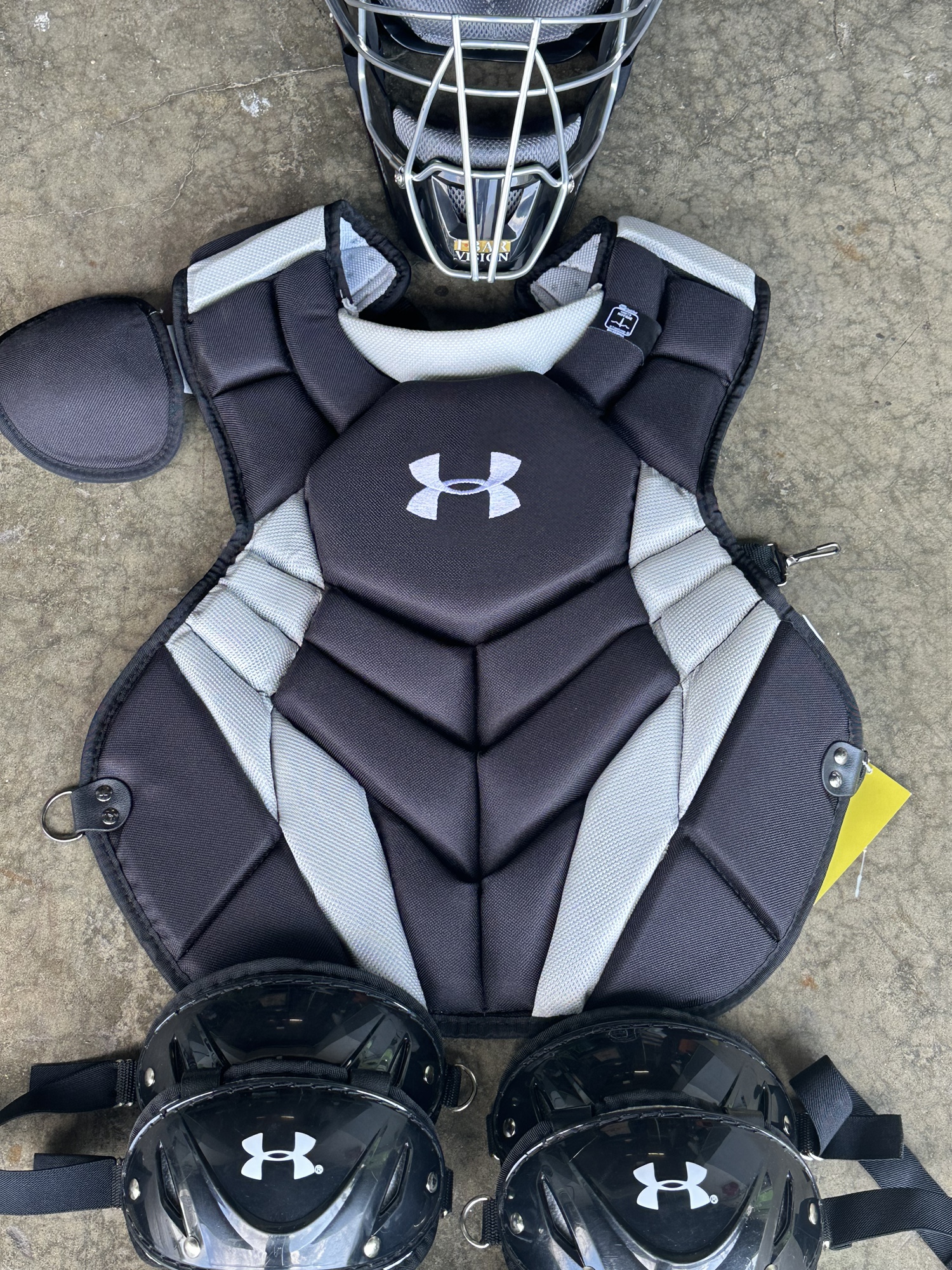 Under Armour Pro Series Catching Gear Black/Grey New SidelineSwap
