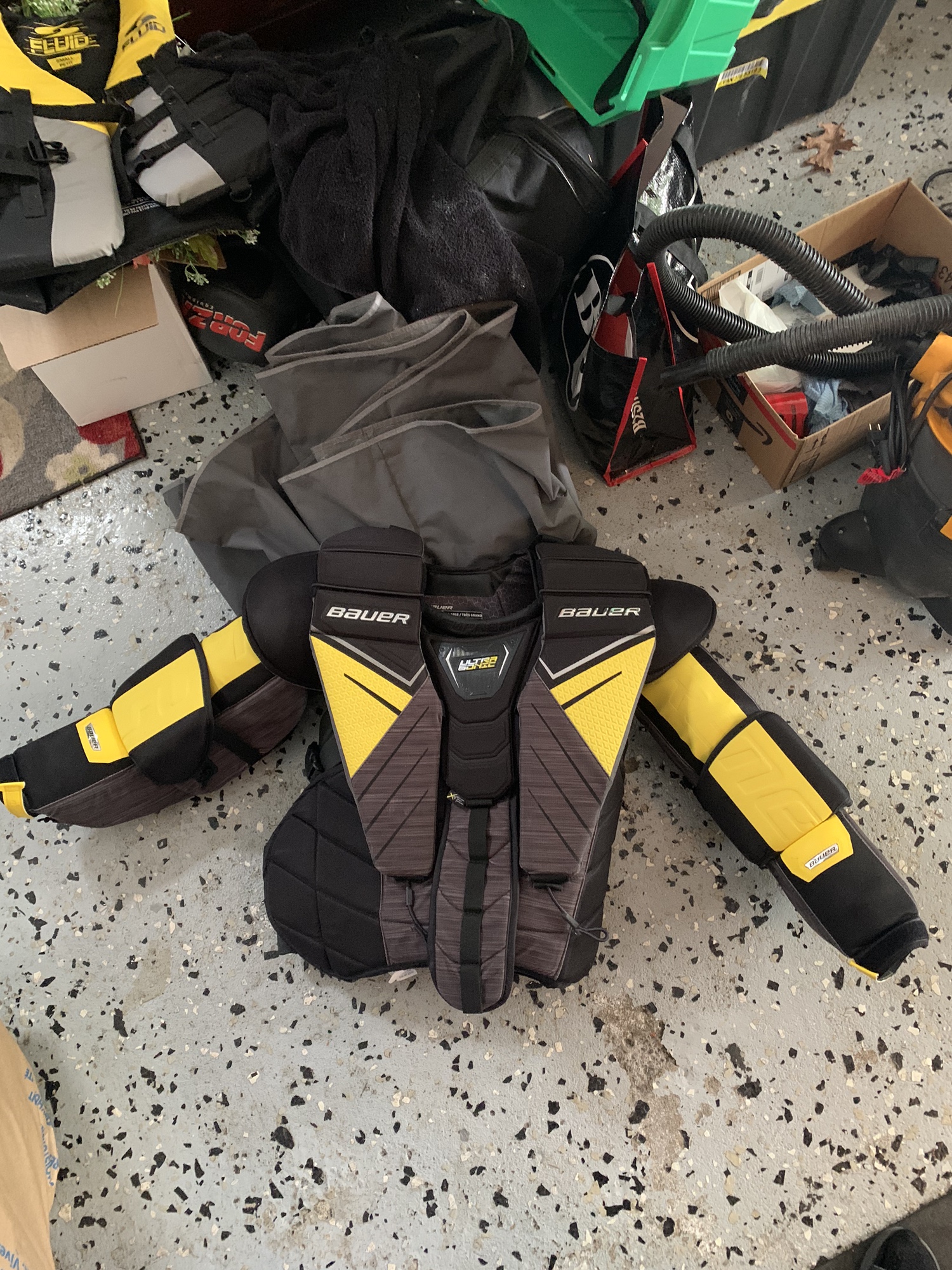 New XL Bauer Pro Stock Supreme UltraSonic Goalie Chest Protector