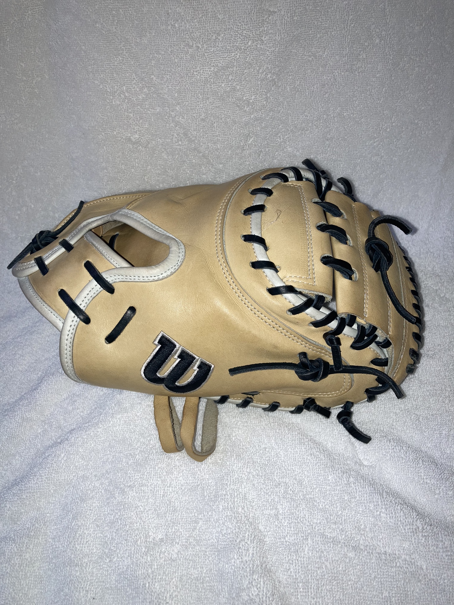 Wilson A2000 33 Inch Series CM33 Catcher's Mitt Used GREAT CONDITION