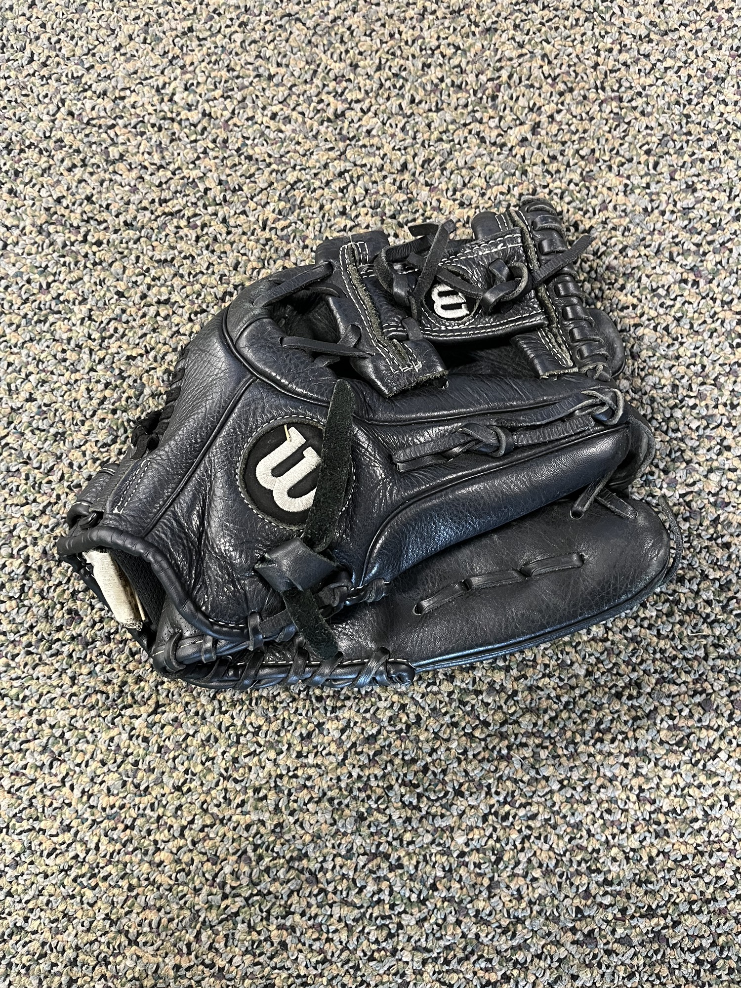 Used Wilson A500 Right Hand Throw Infield Baseball Glove 11.5