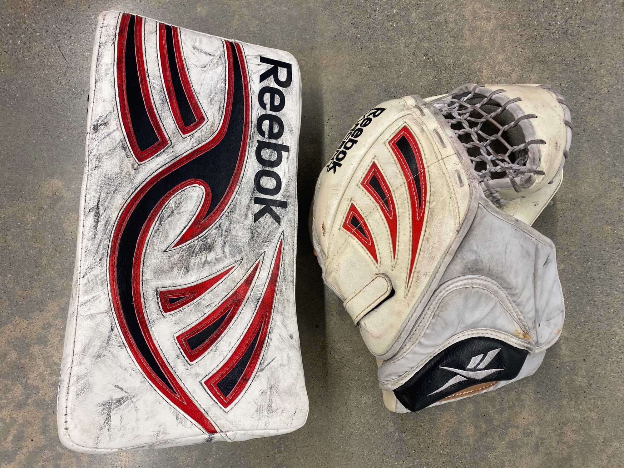 Used Intermediate Reebok Larceny Regular Hockey Goalie Glove & Blocker