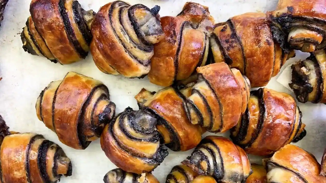 Rugelach The Jewish Pastry That Resembles A Mini Croissant