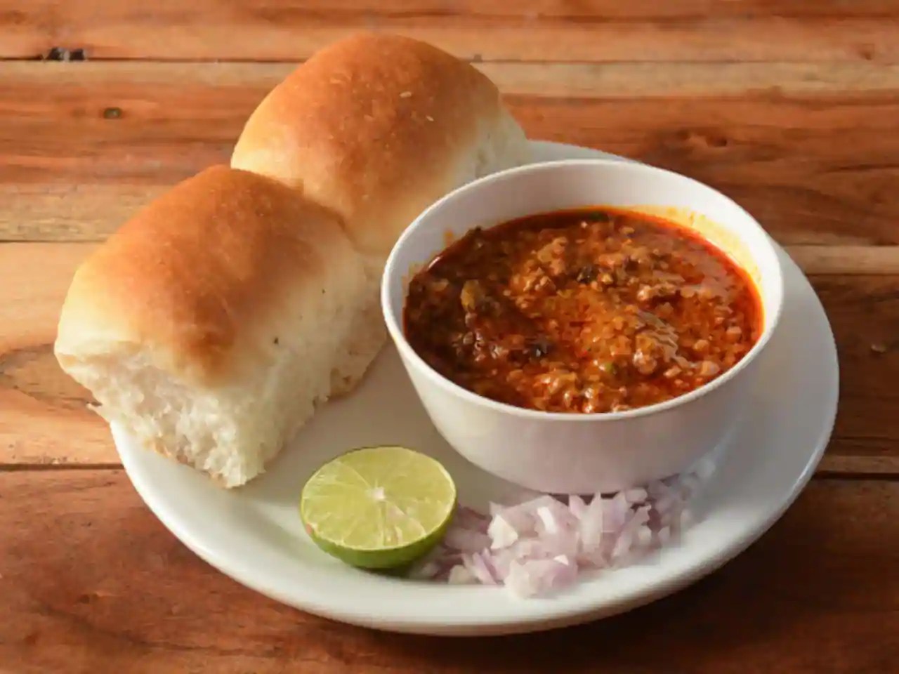 Parsi Keema Pav Savoury Minced Chicken With Pav