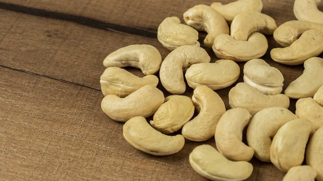 Cash in on These 4 Health Benefits by Including Cashew Nuts in Your Diet