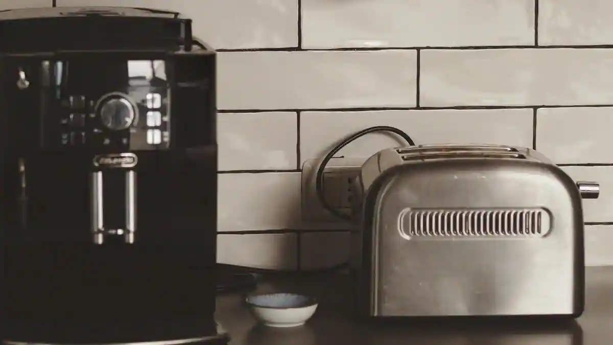 Quick Ways To Clean A Toaster Inside Out