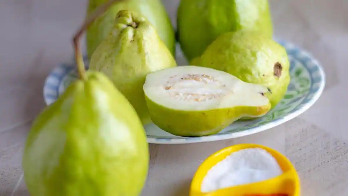 Why Guavas Are Beneficial For Weight Loss