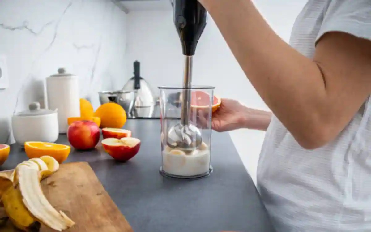 Know How To Make Banana Shake With Hand Blender