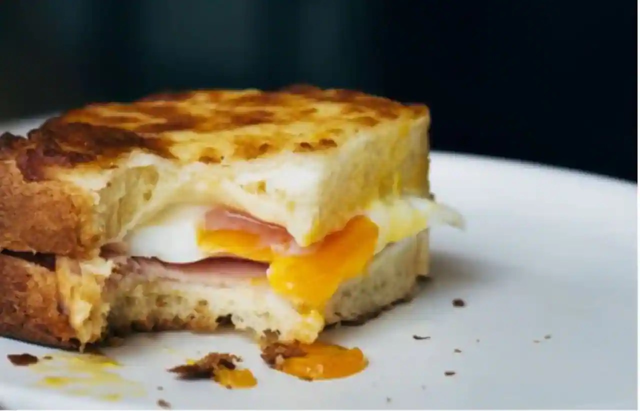 Bhopal's Street Food Vendor Brings Back Egg Banjo With A Twist