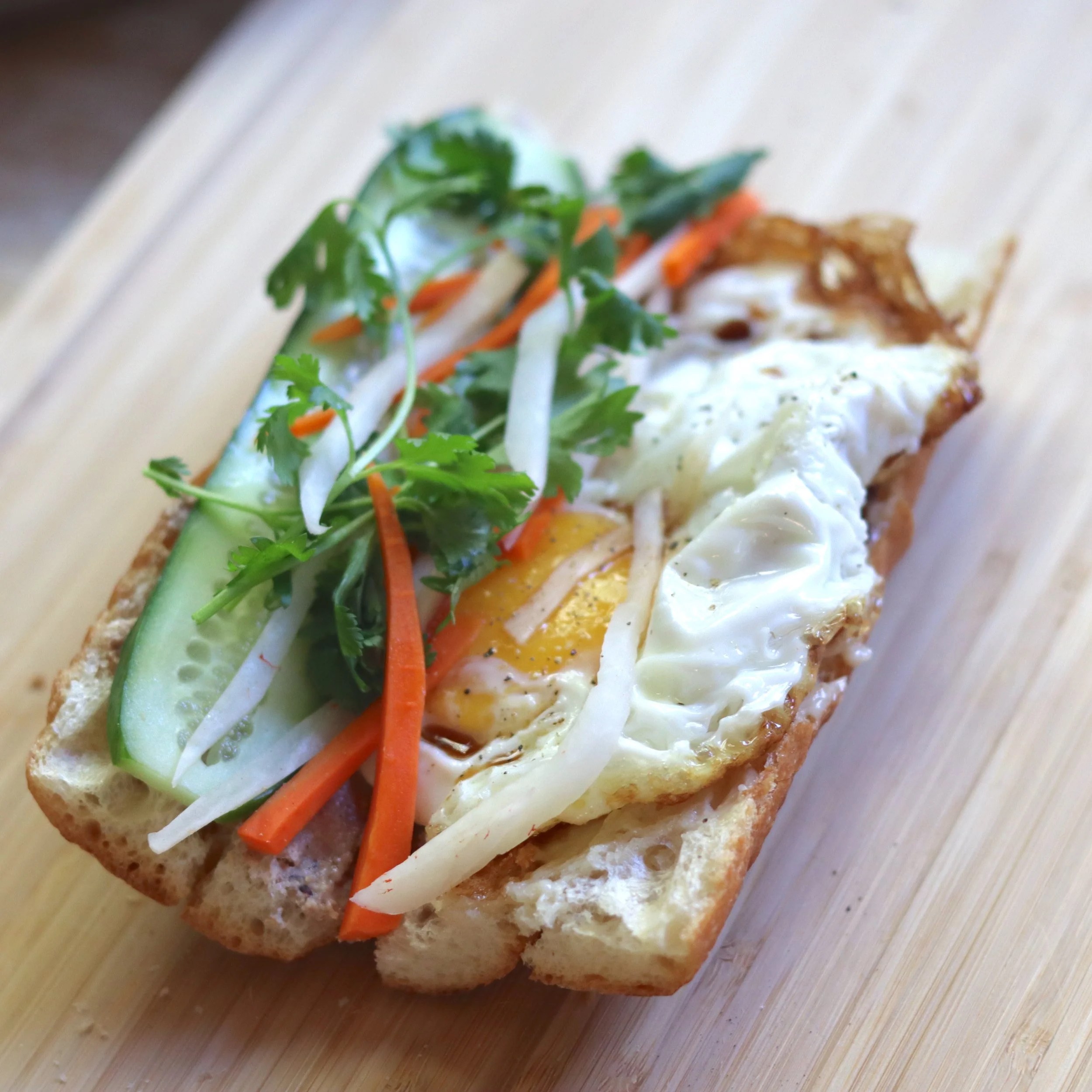 Bánh Mì Trứng ốp la Crispy Fried Egg Banh Mi — Chef Tu David Phu