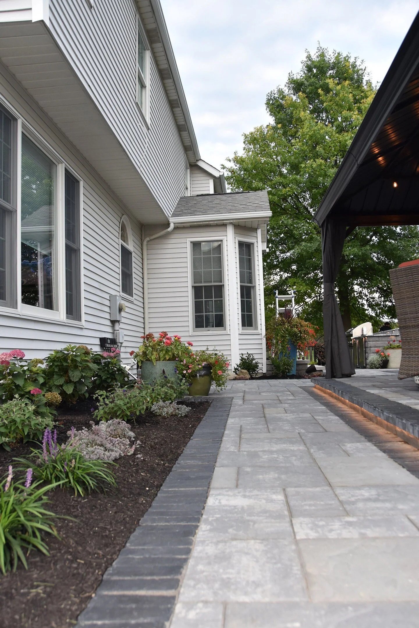 Paver Patios, Outdoor Kitchens, Walkways in Avon, OH Shoulders