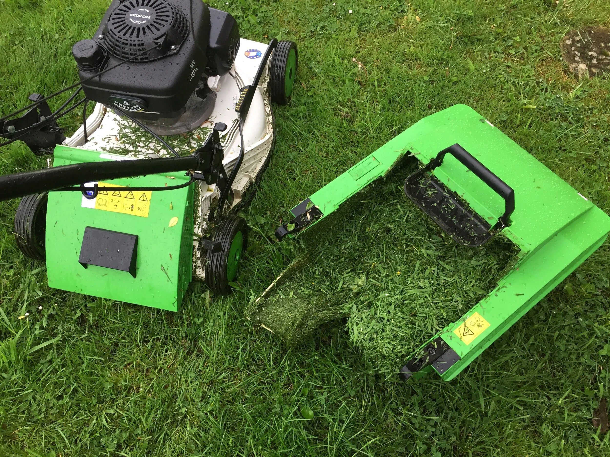 Cutting grass in the wet can you and if so, how to mow it?