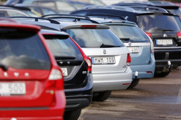 Vårbergs bil Rehan Cars säljer begagnade bilar i gott skick