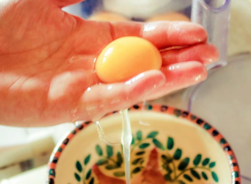How To Separate Eggs (6 Ways!)