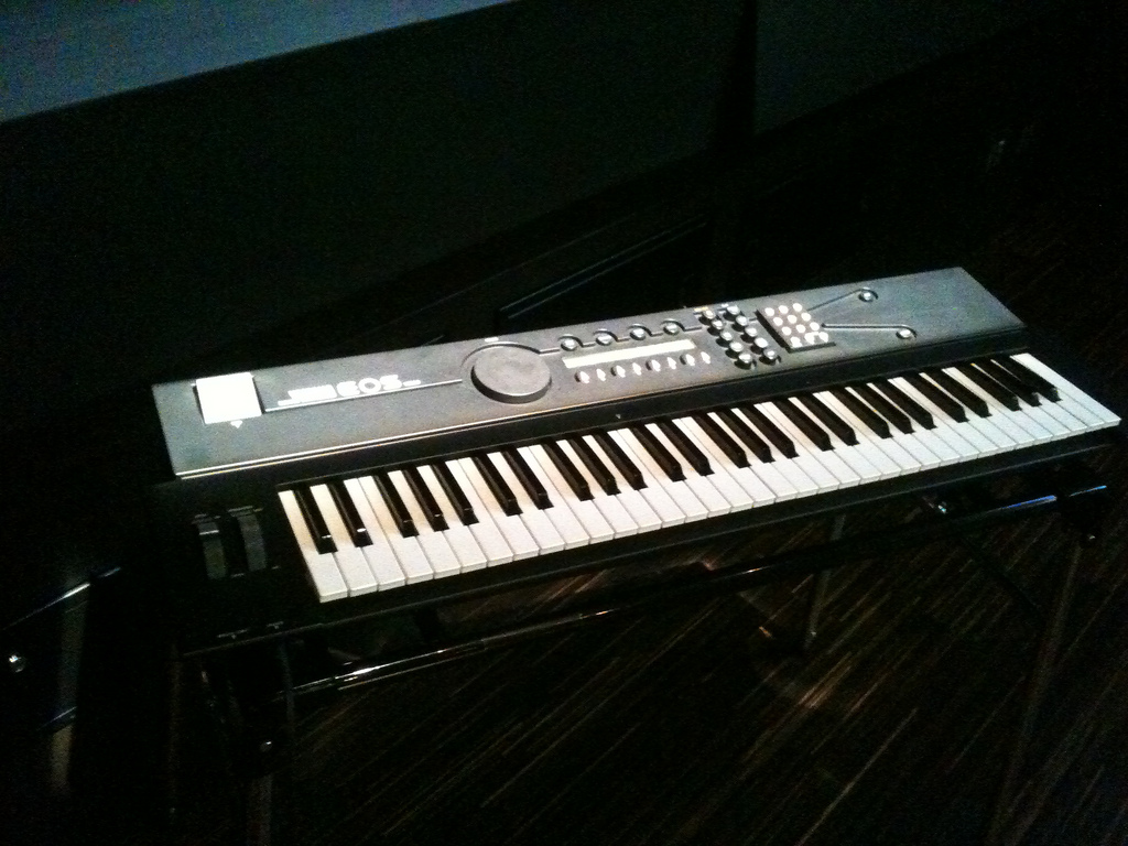 Yamaha EOS YS200 | Synthpedia
