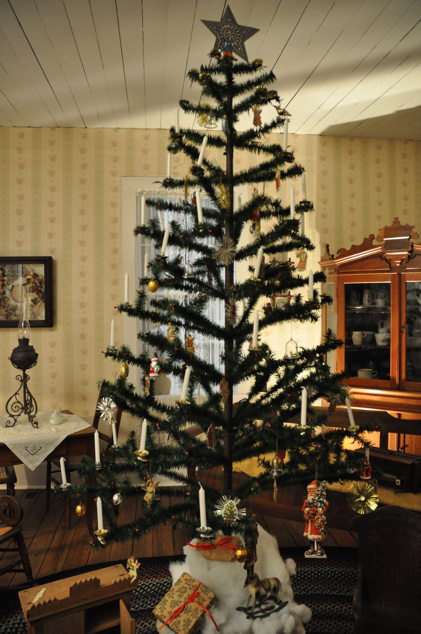 Artificial Christmas Tree History An Odd Tale Of Sustainability