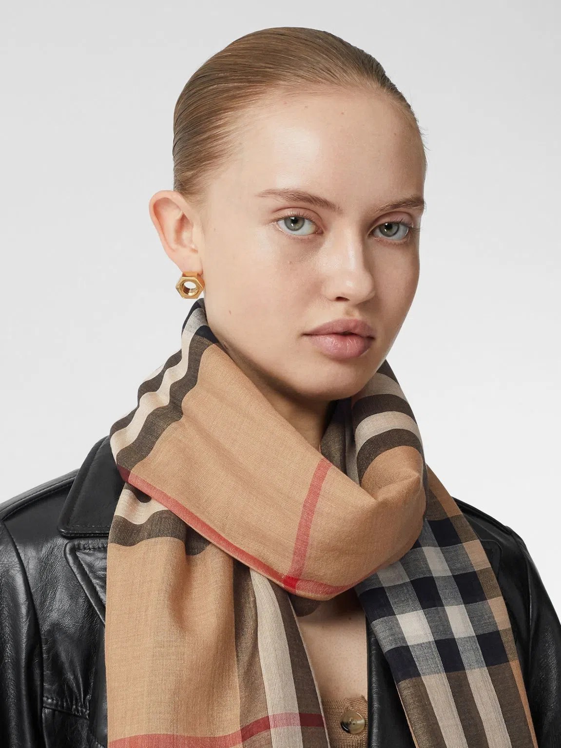 Top 64+ imagen alabaster burberry scarf Abzlocal.mx