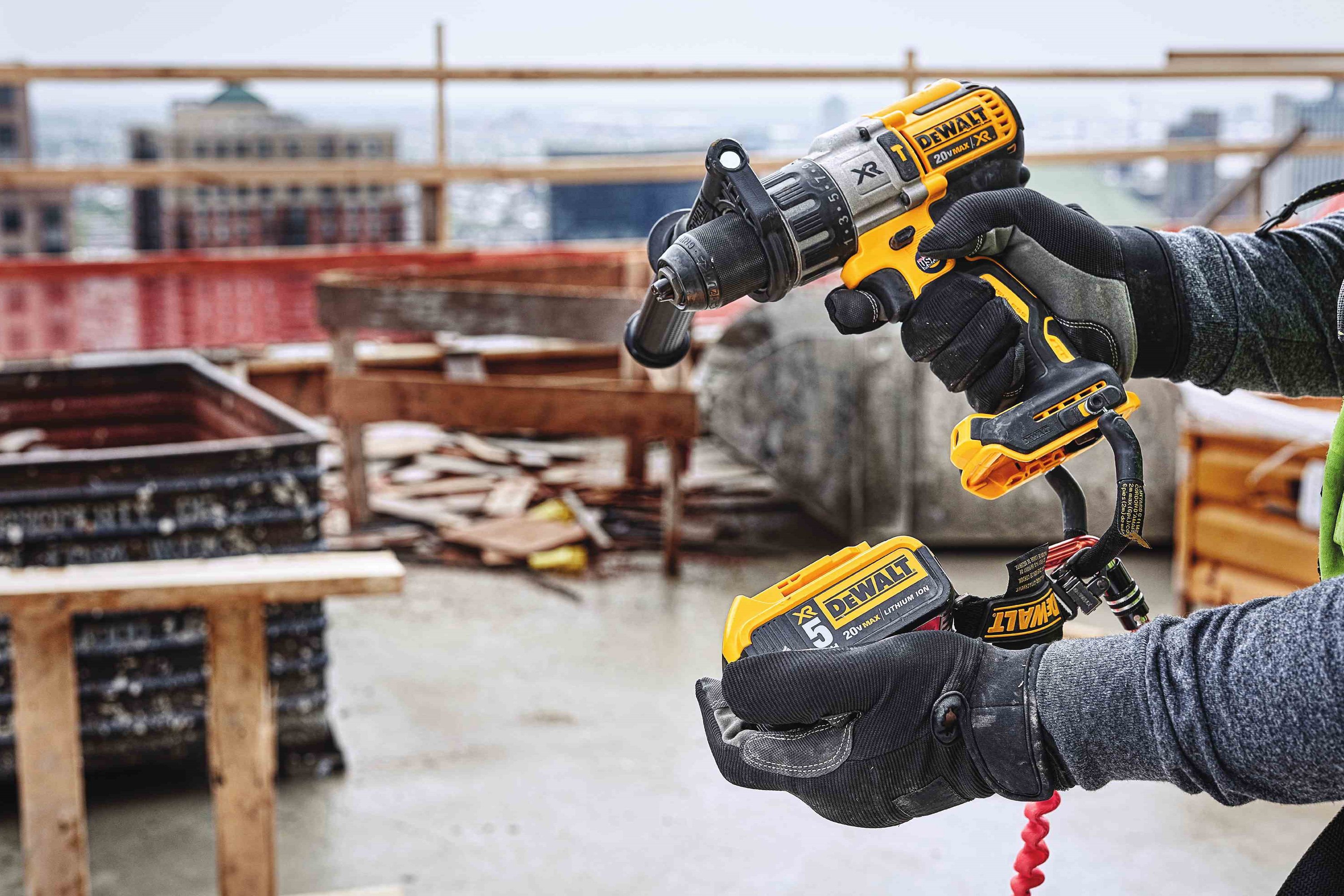 DeWALT® DCD996P2 XR™ Cordless 20 V Liion 5.0 Ah Brushless MidHandle
