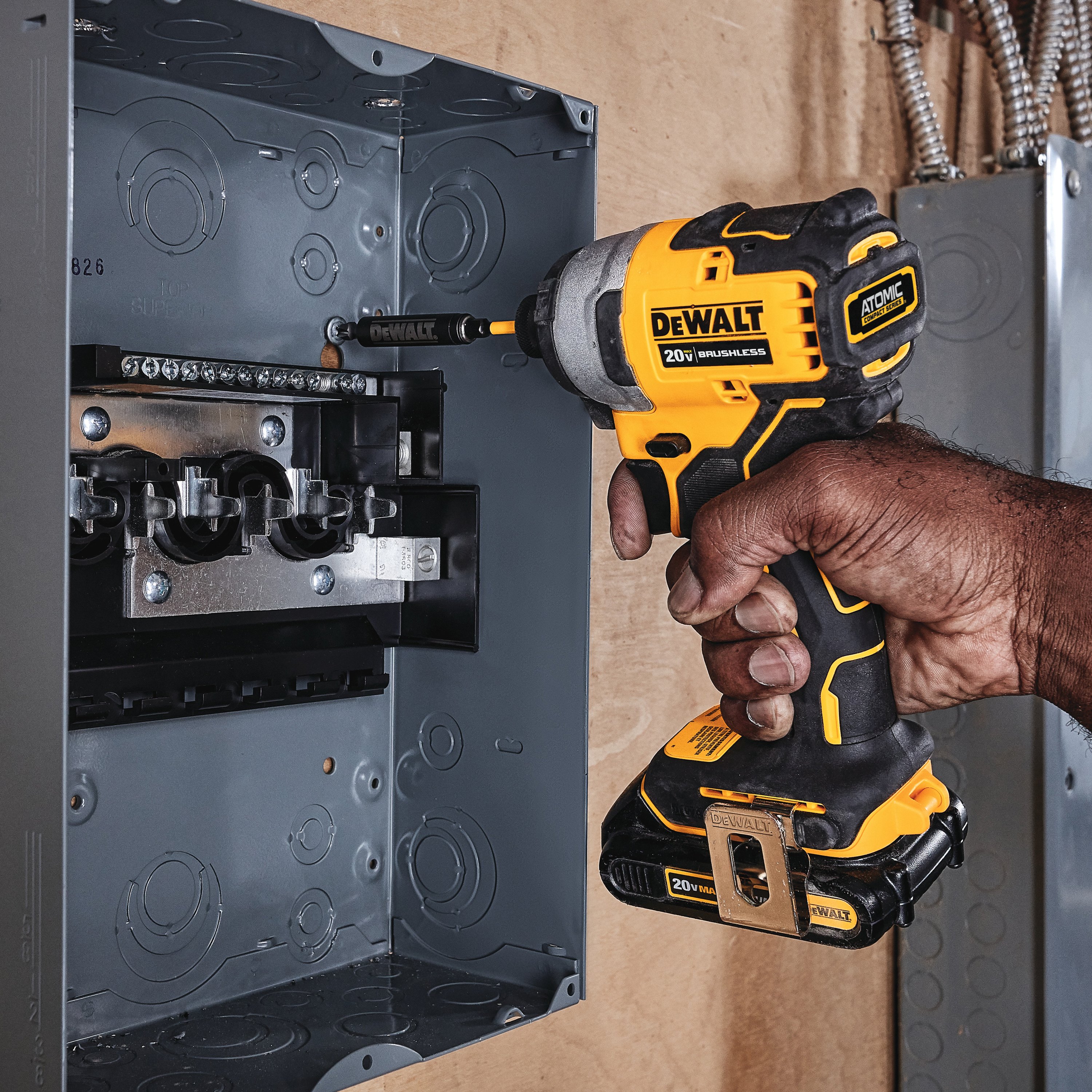 DeWALT® DCF809B Atomic 20V Max Brushless Cordless Compact 1/4" Impact