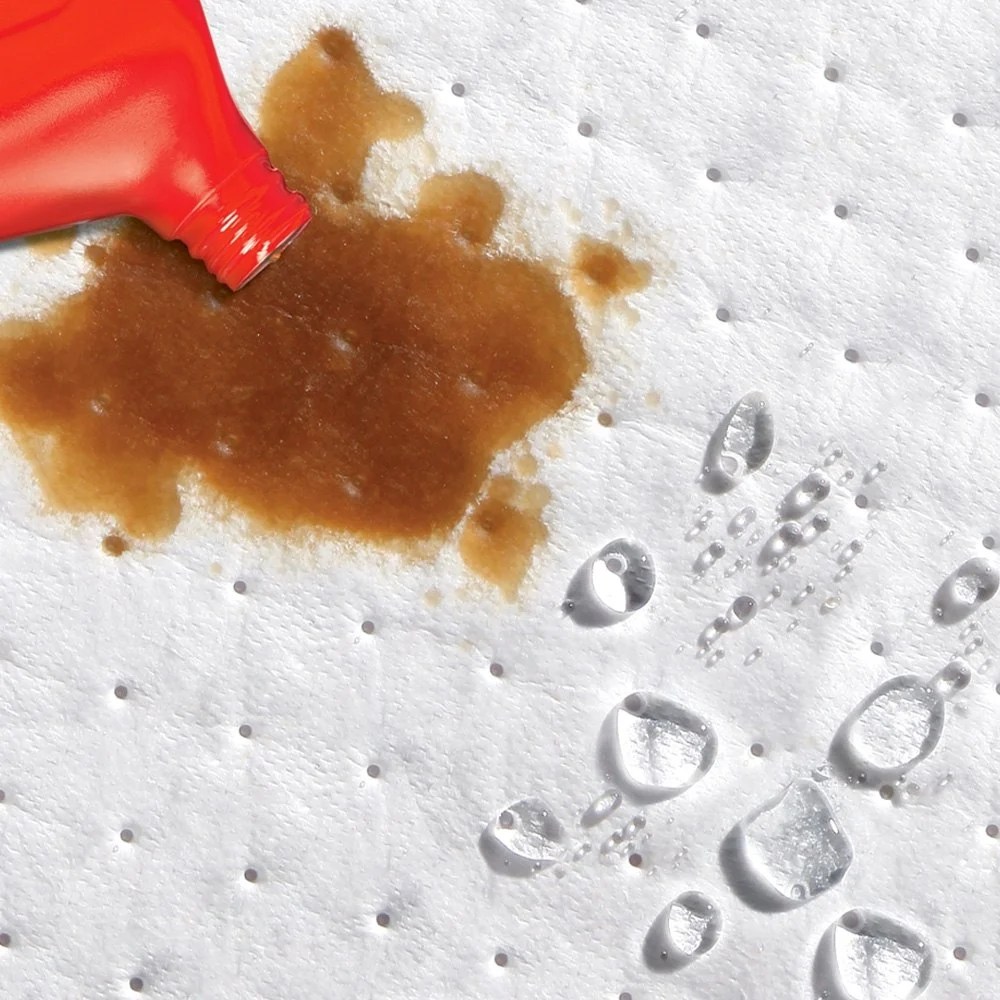 New Pig® MAT403 20" x 15" White HeavyWeight Oil/Fuel Absorbent Mat