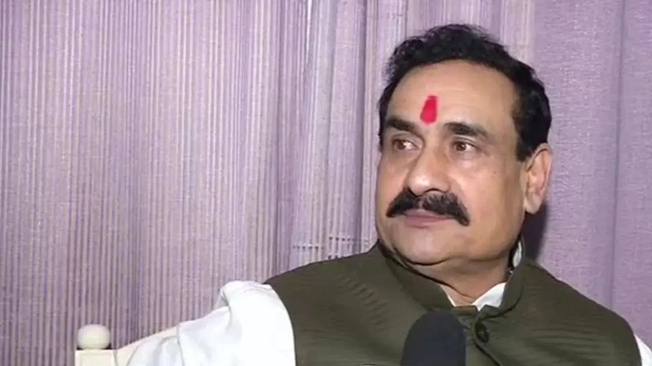 Narottam mishra datia ticket-दतिया उपचुनाव में नरोत्तम मिश्रा का पत्ता कटने से भाजपा में भारी बगावत, समर्थकों का चक्काजाम और पुलिस से झड़प; जानें टिकट कटने की इनसाइड स्टोरी