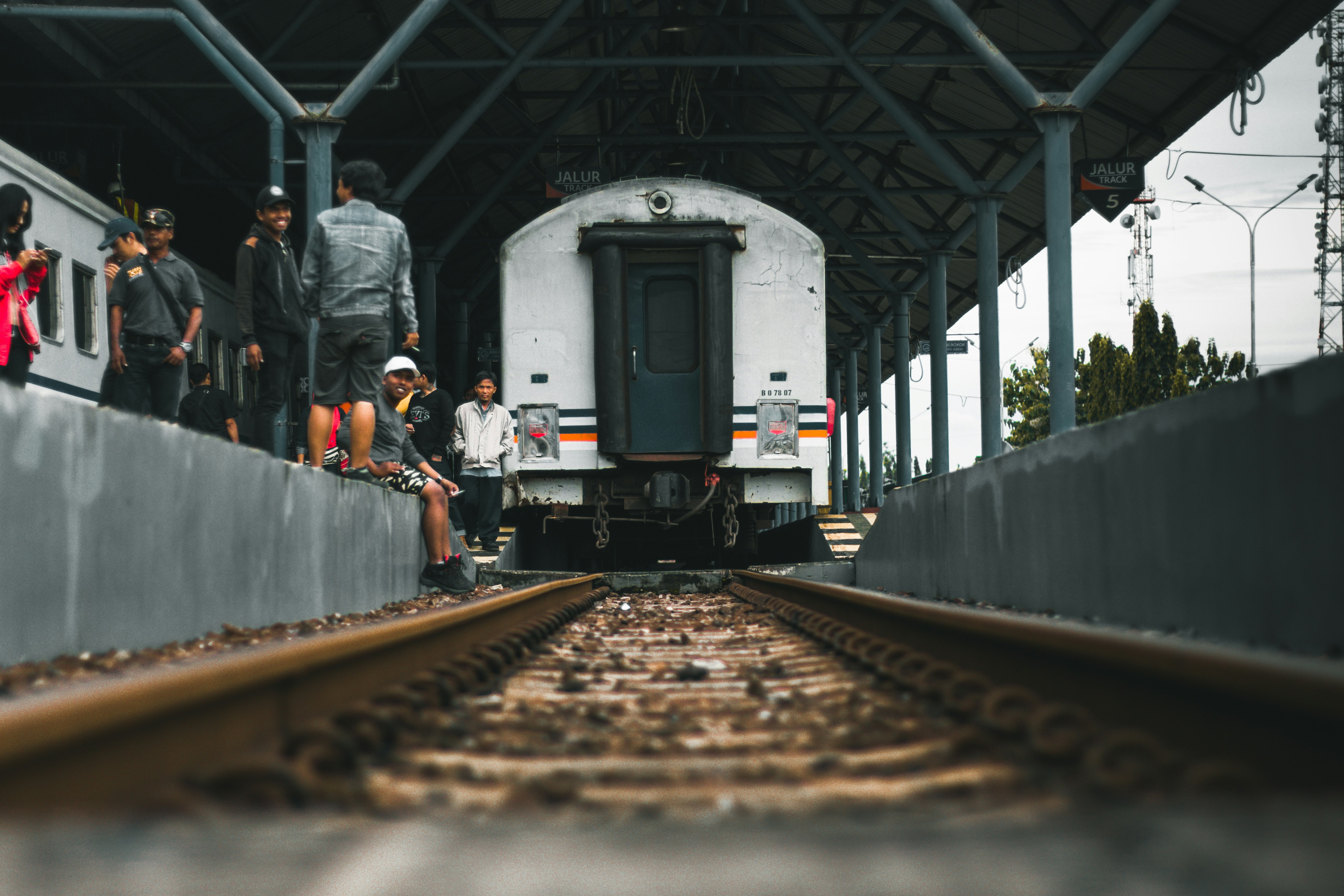 Railroad Pictures Download Free Images On Unsplash