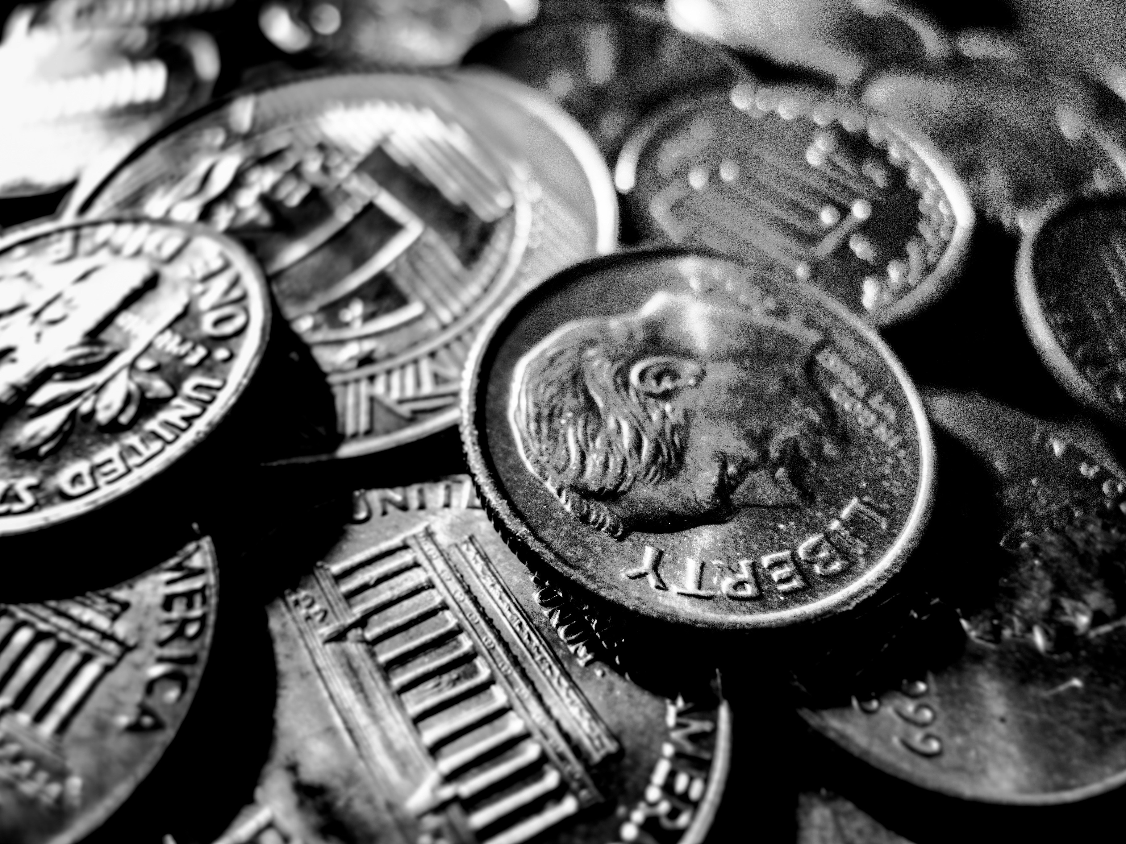 Which top banks are investing the most in bitcoin and blockchain