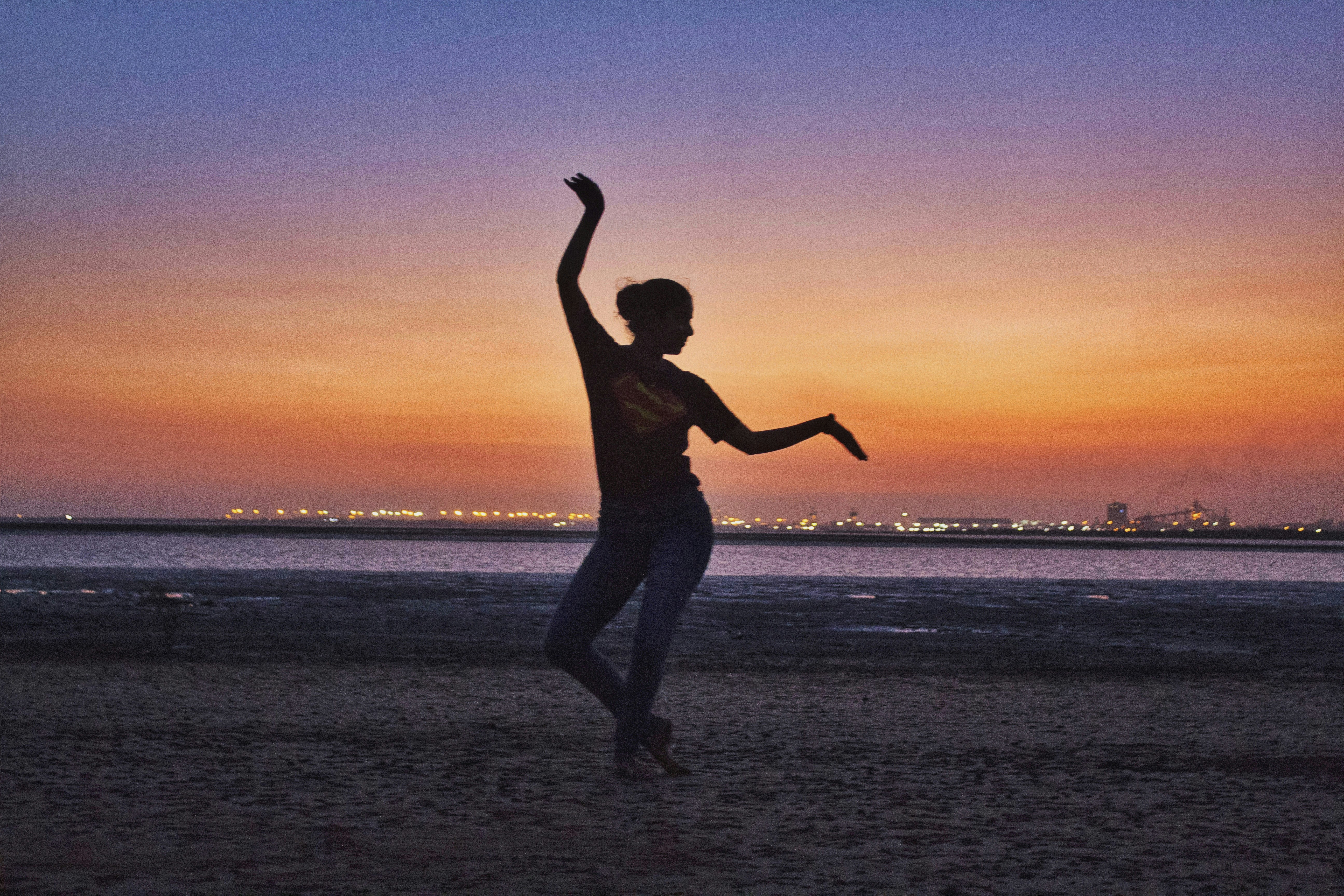 7 Ways Dance Therapy Supports Emotional Healing in Holistic Settings