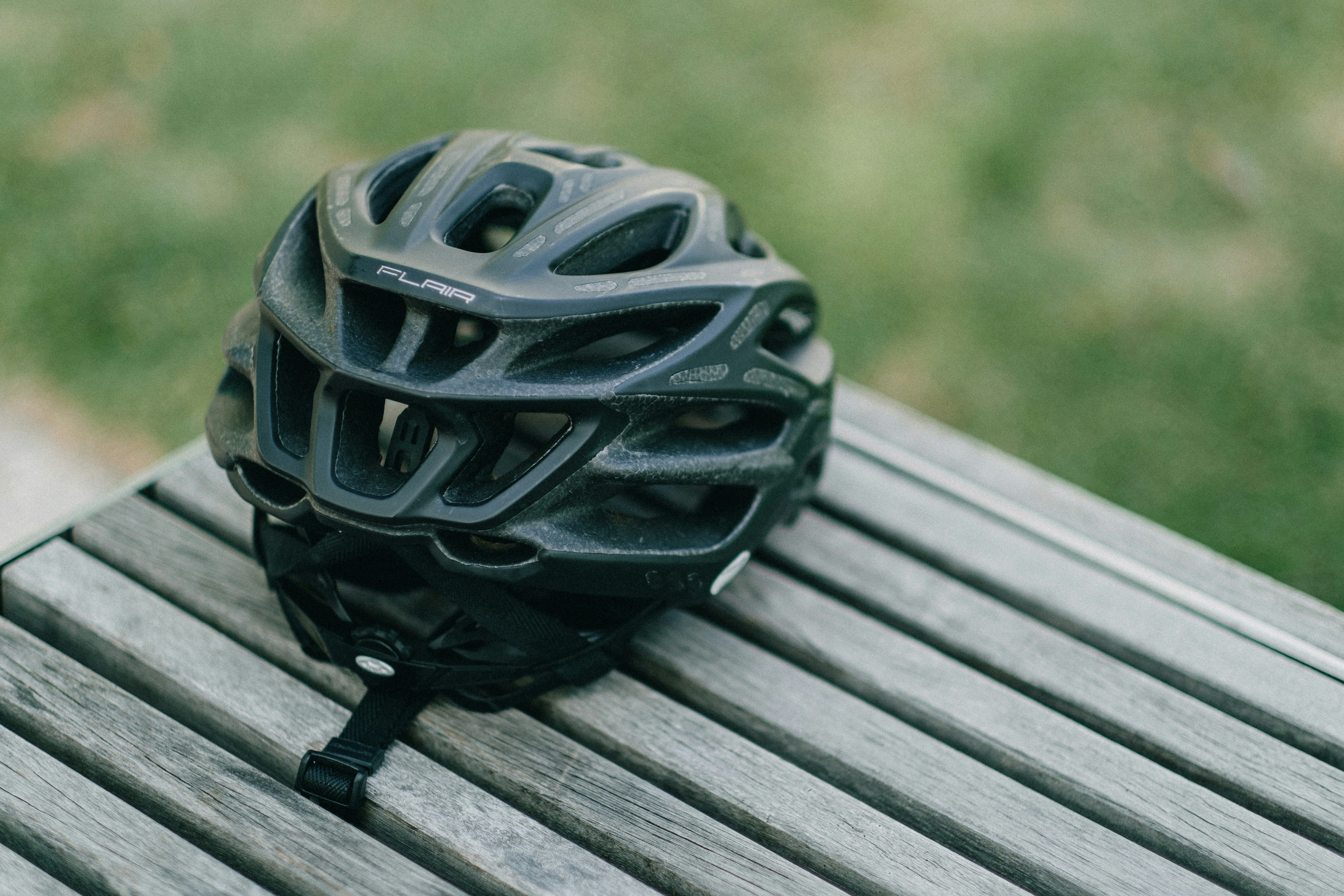 Trotz Helm: Radfahrer bei Unfall in Stätzling schwer am Kopf verletzt