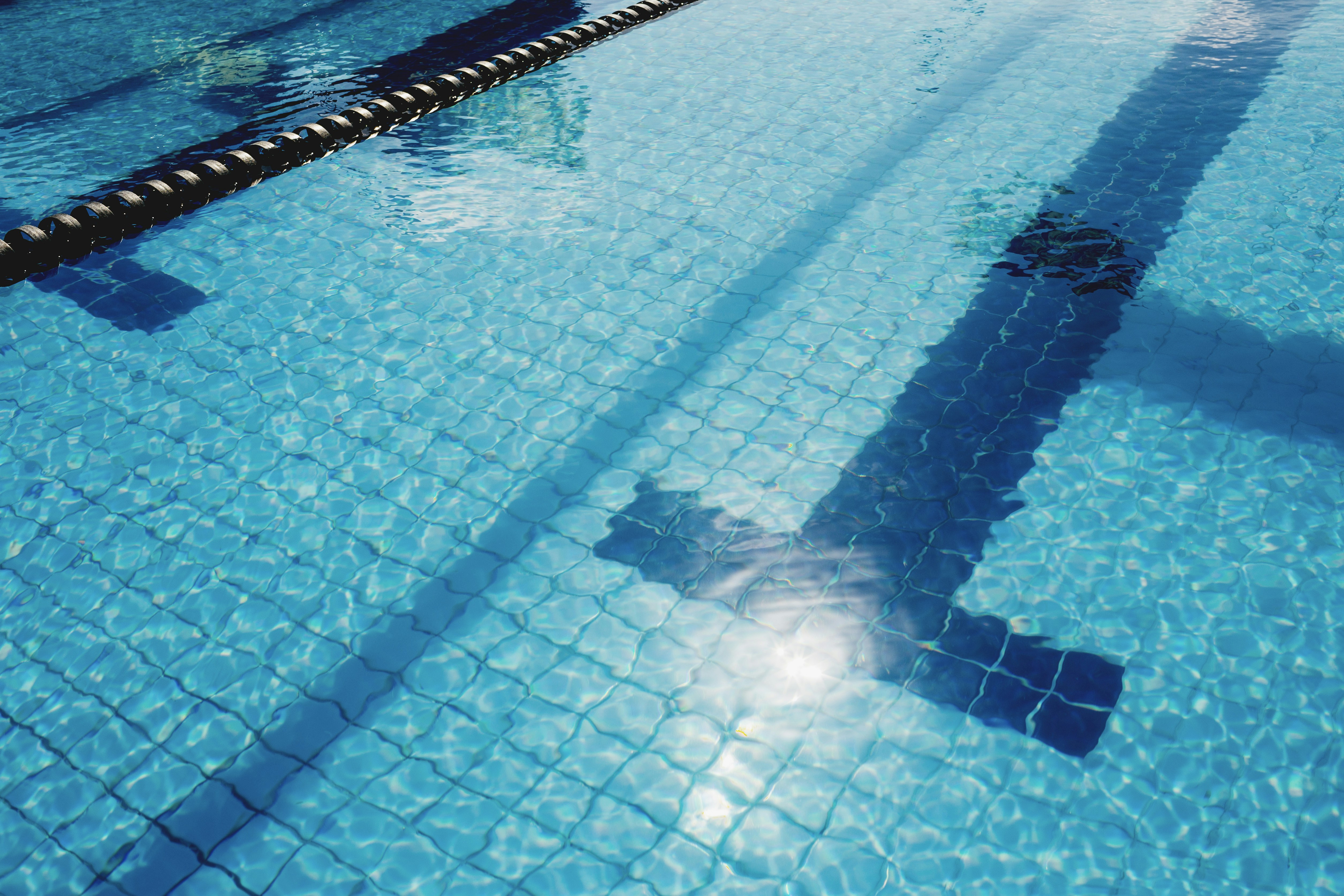 One dead and four injured in swimming pool chemical explosion