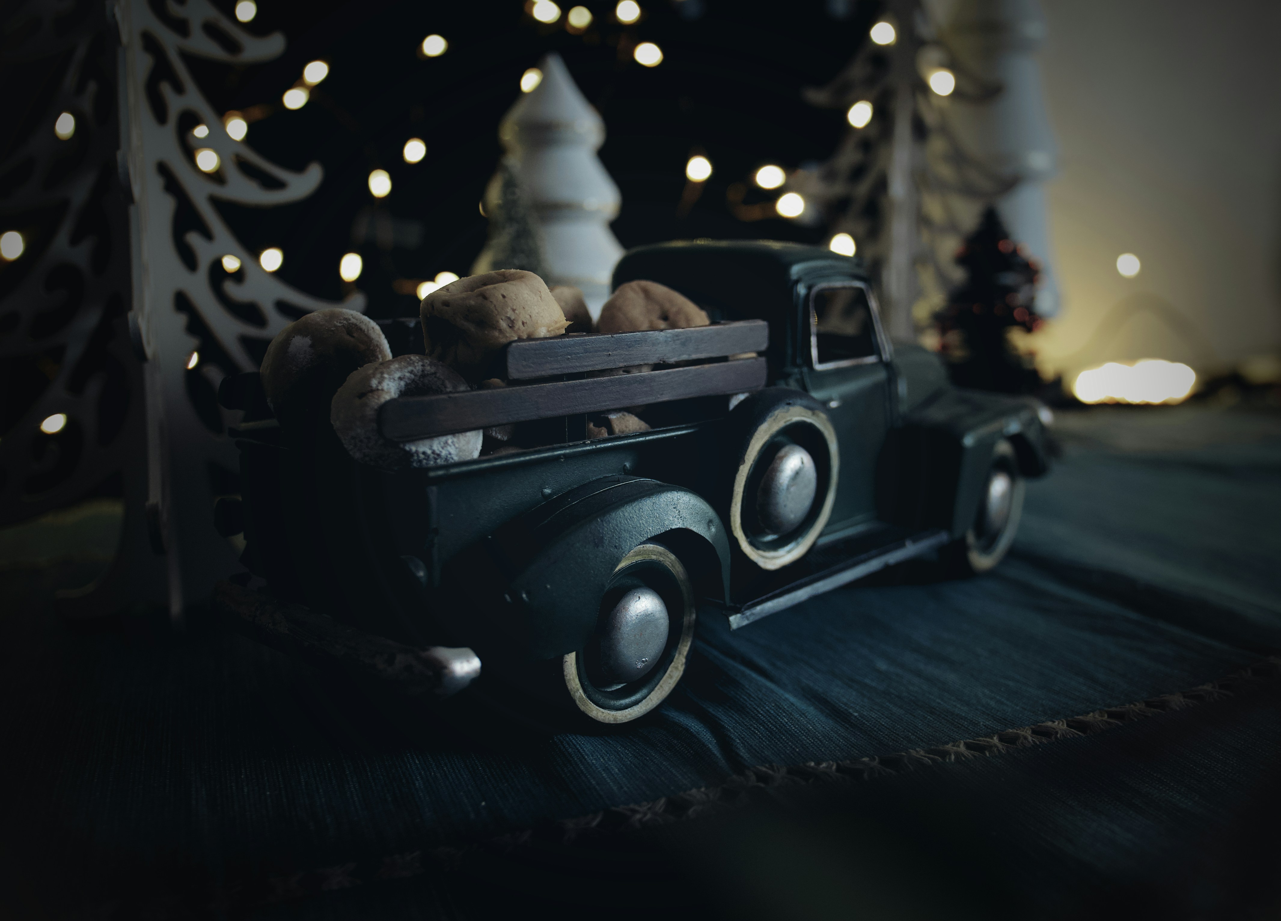 Black and white vintage car scale model photo Free Truck Image on