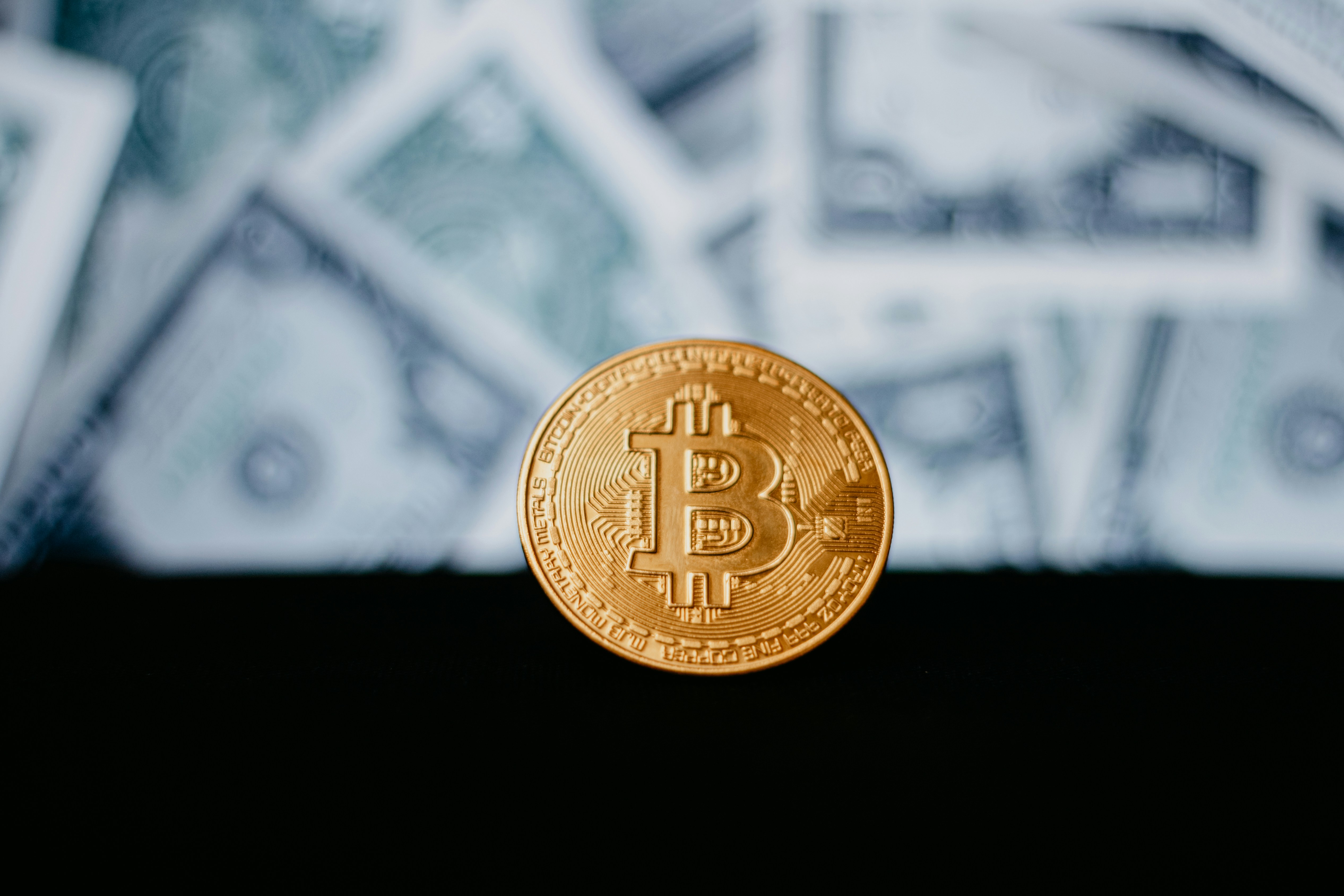 Debilidad de Bitcoin y el criptomercado gira en torno a preocupaciones de deuda en la IA y la economía de EEUU