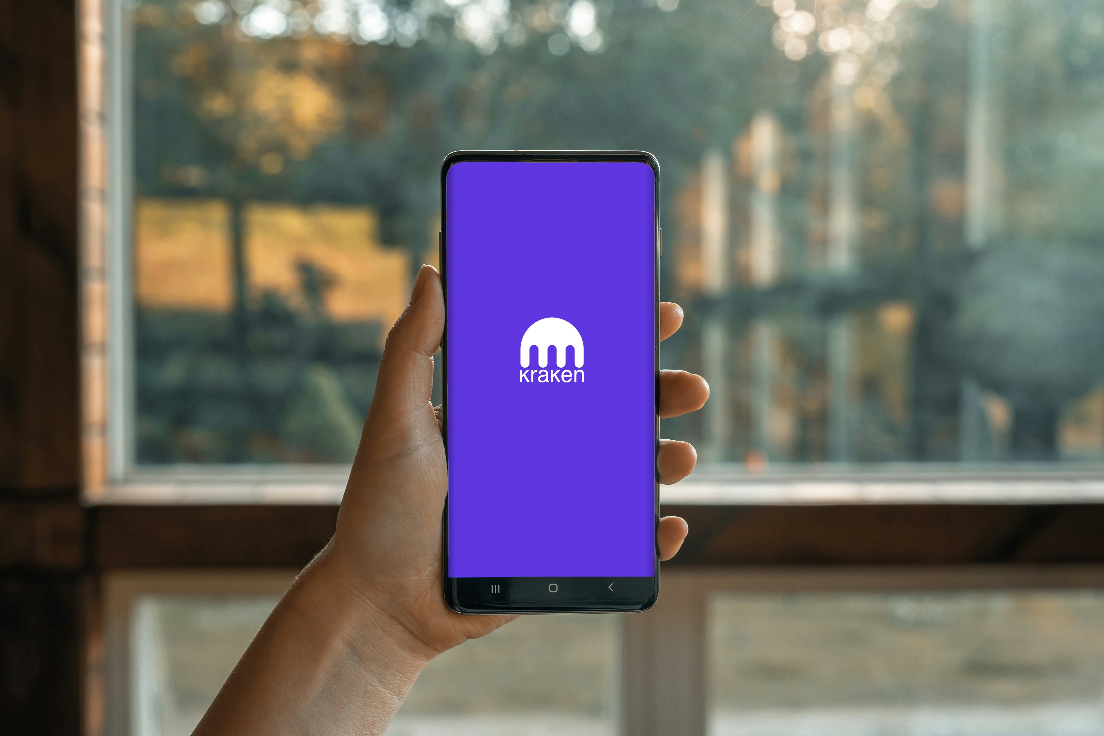 Kraken expande su aplicación ‘Krak’ a tarjetas de débito y depósitos salariales