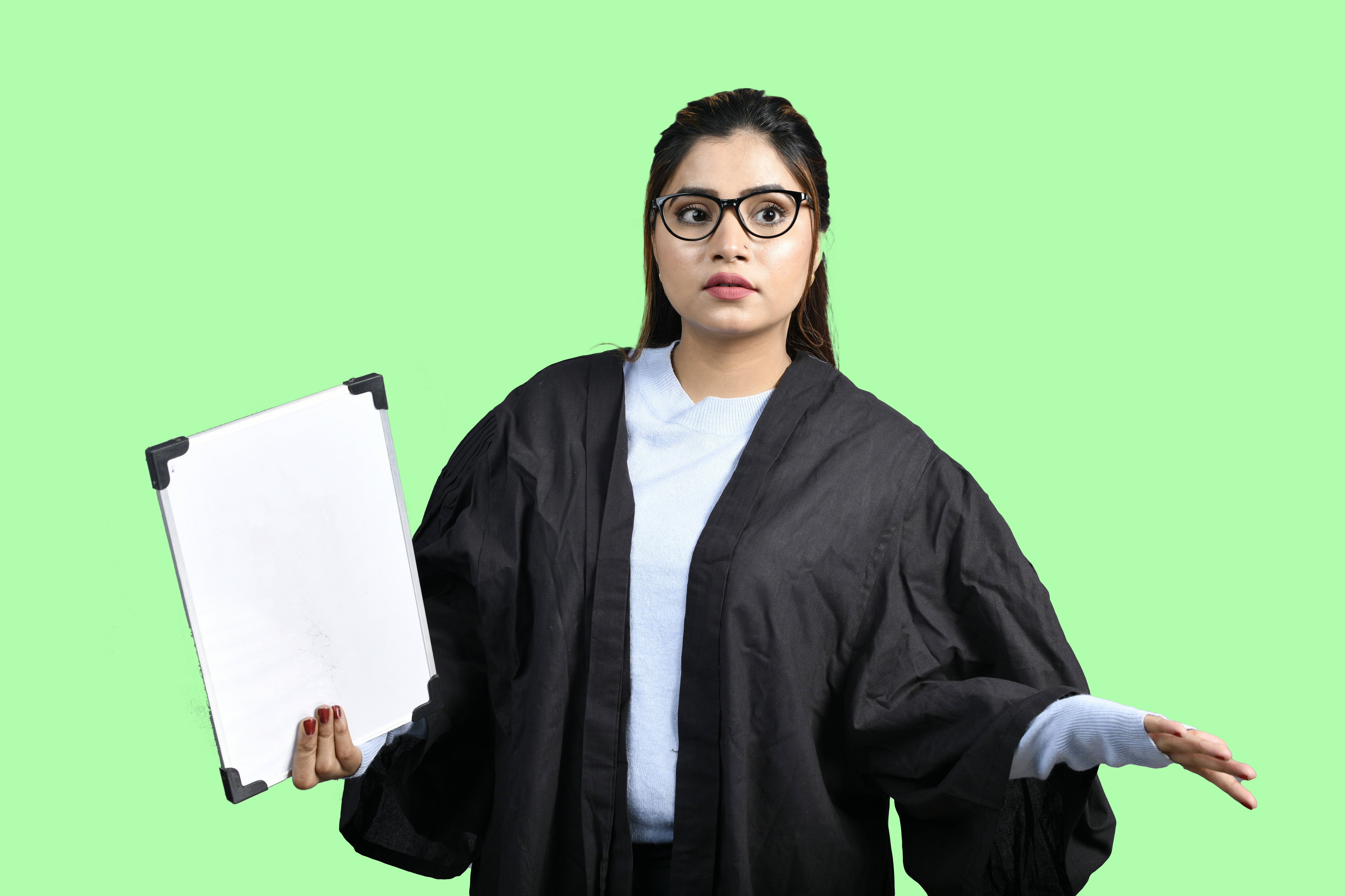 What Is the Difference Between a Solicitor and Lawyer?