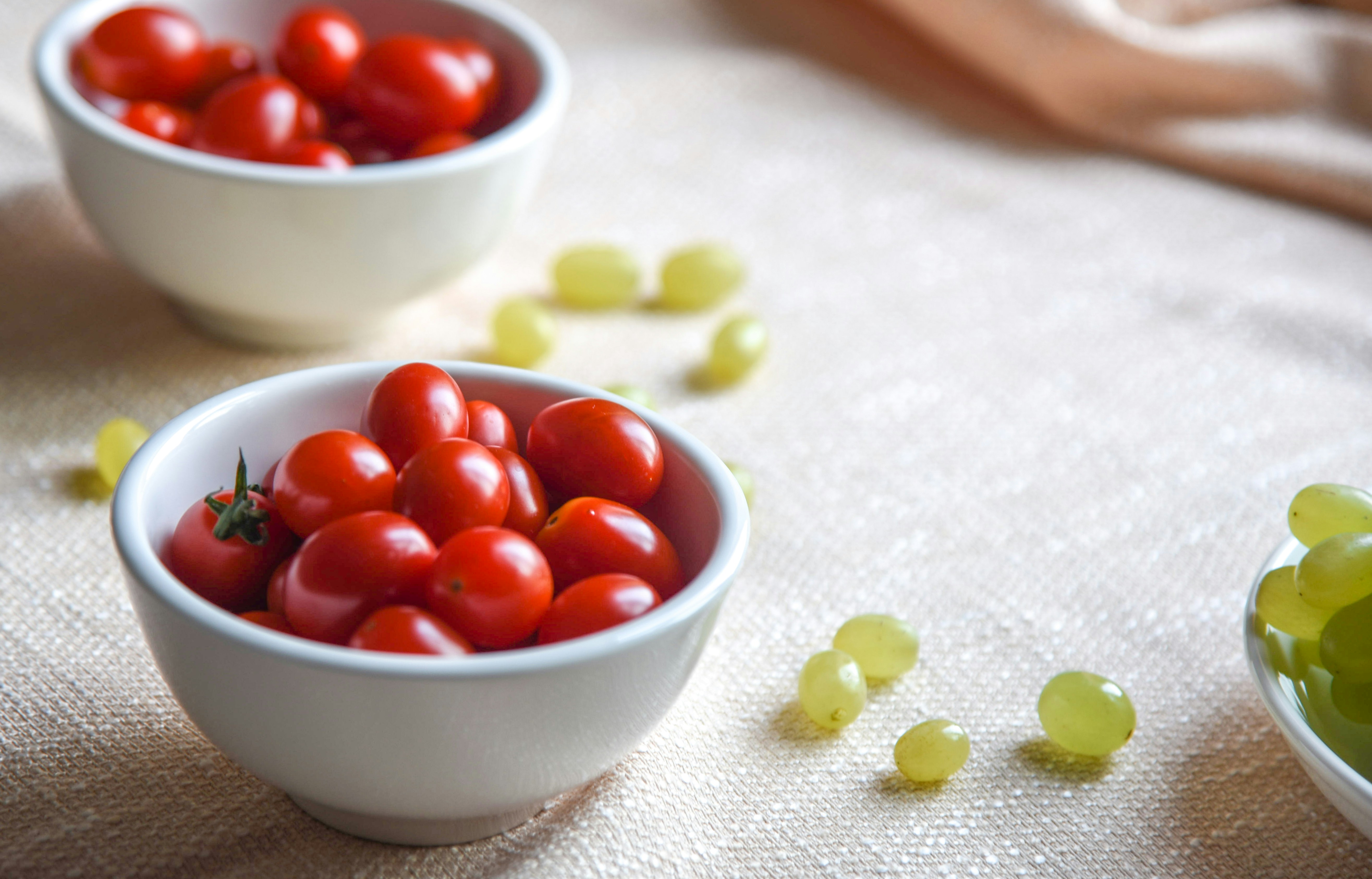 A group of bowls with food in it photo Free Fruit Image on Unsplash