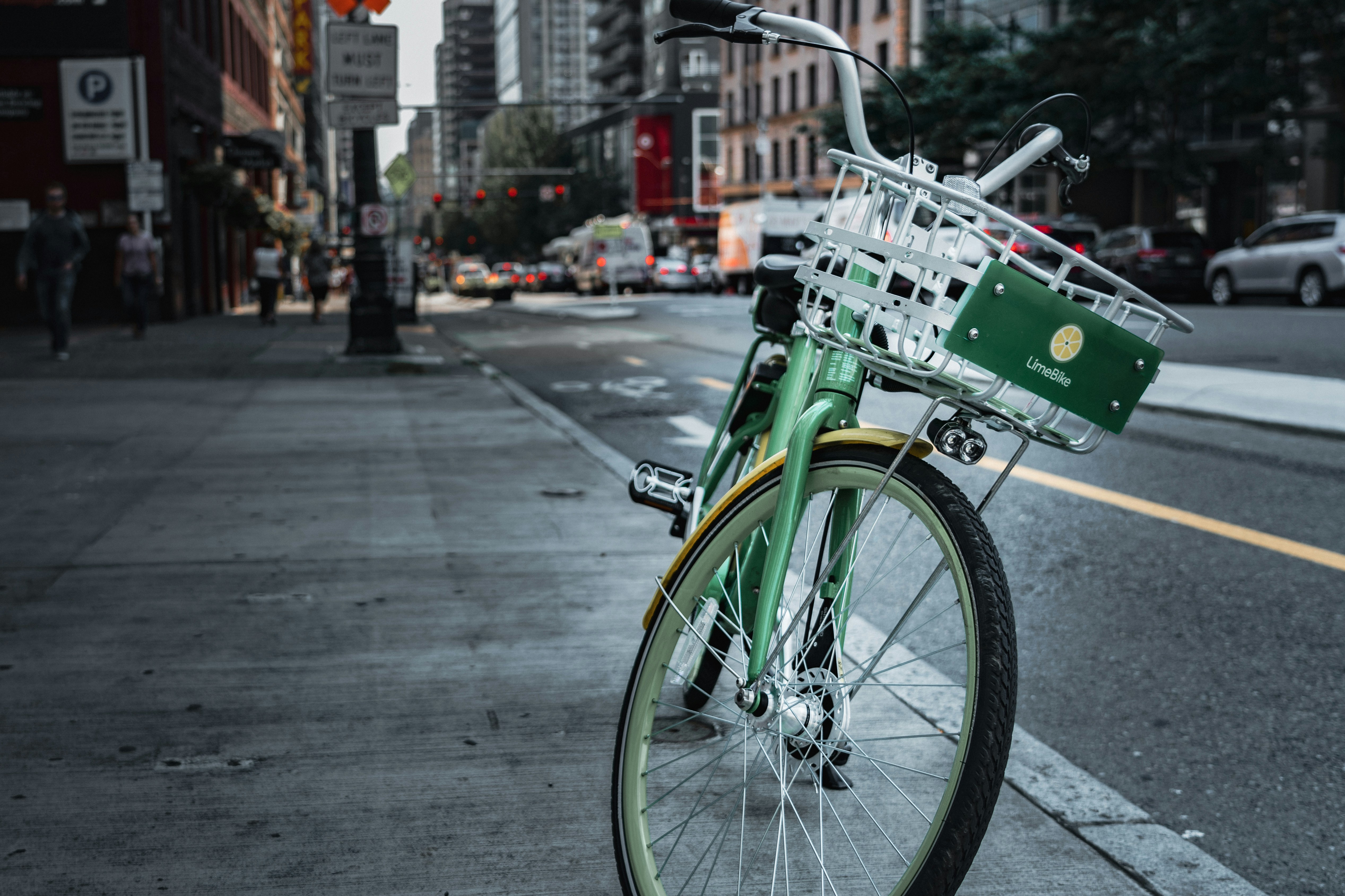 10 Must-Have Accessories for Urban Commuter Bikes