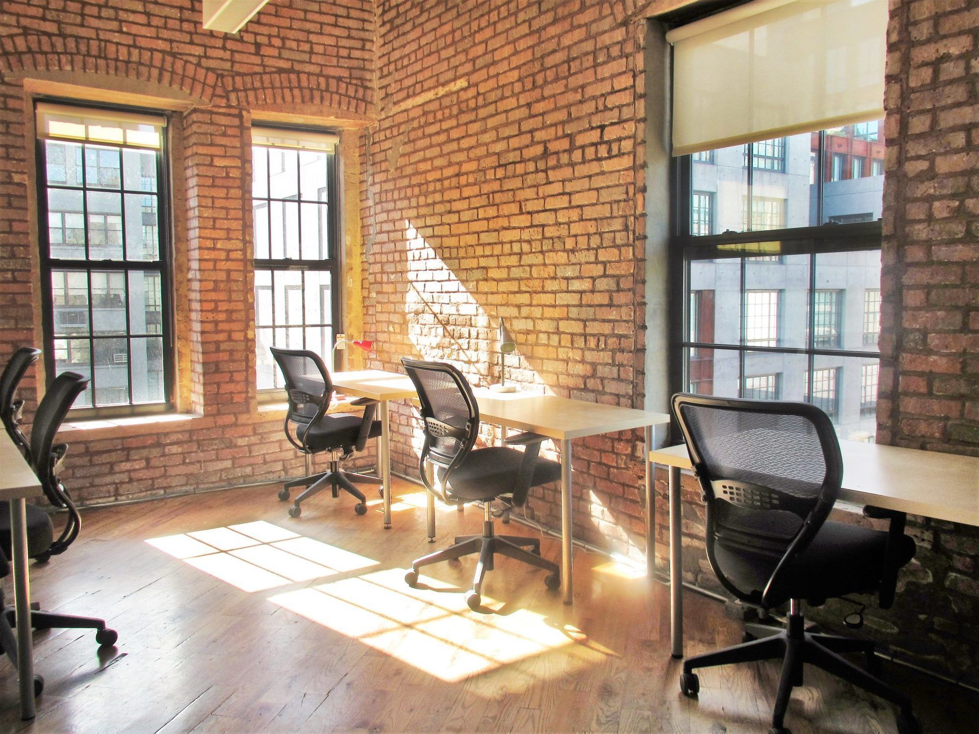 Greendesk Plymouth Street, Brooklyn Upsuite