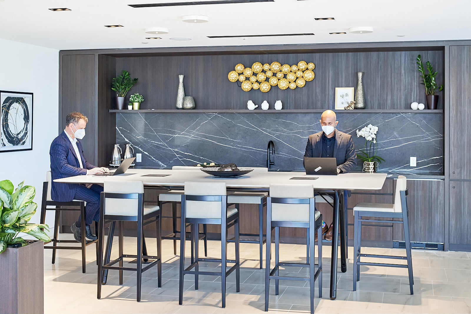 Dymon Etobicoke, Toronto Upsuite