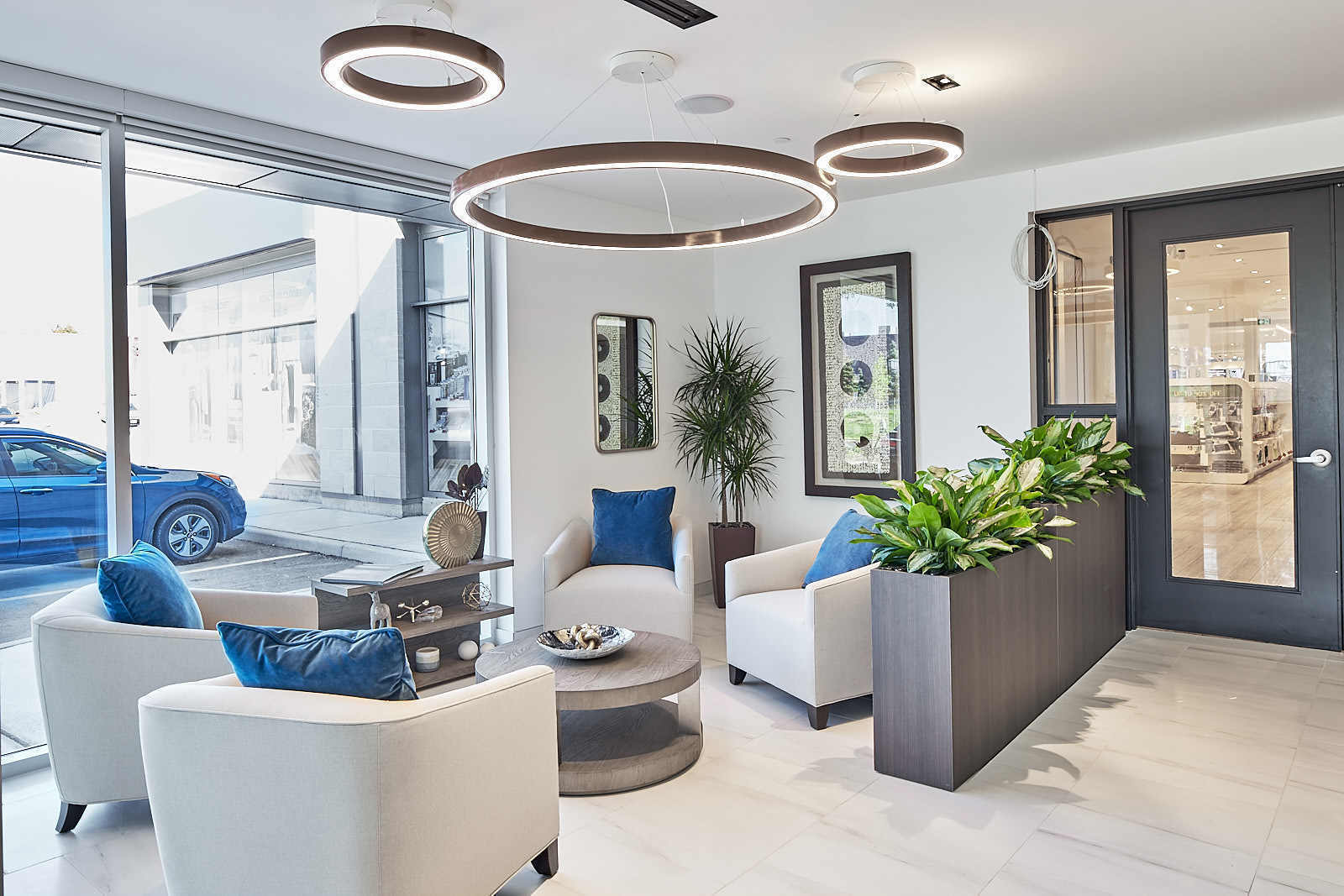 Dymon Etobicoke, Toronto Upsuite