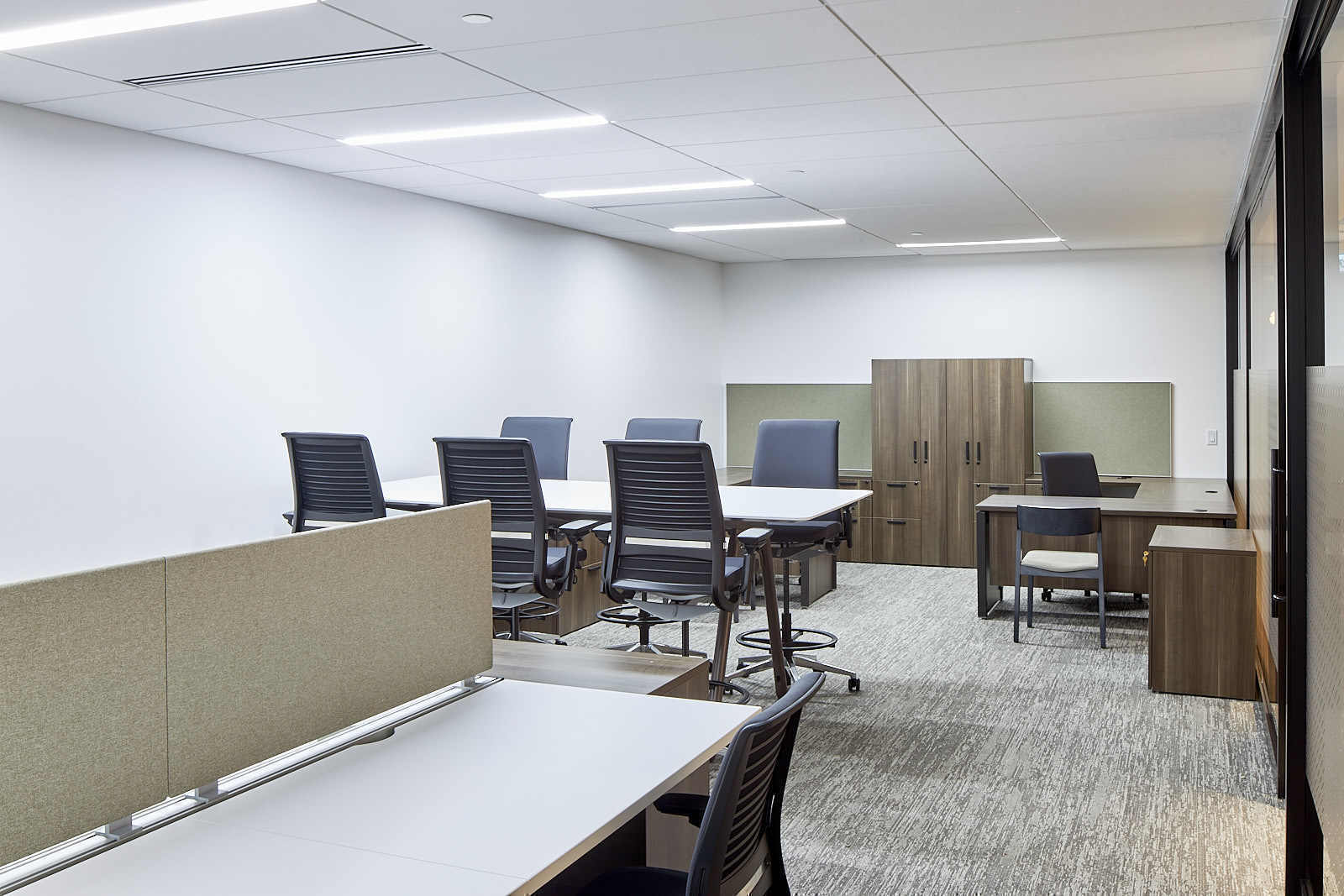 Dymon Etobicoke, Toronto Upsuite