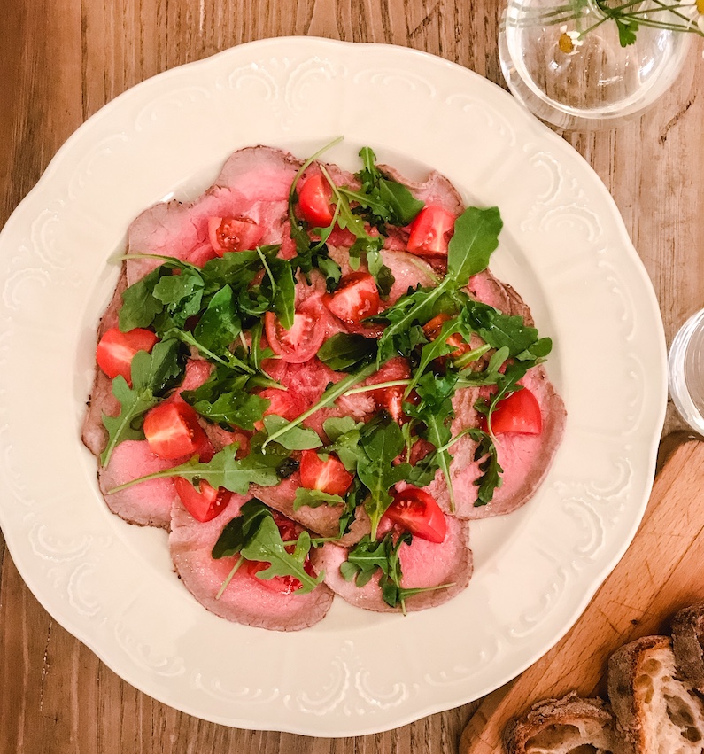 Cena d'estate fresca, leggera e felice