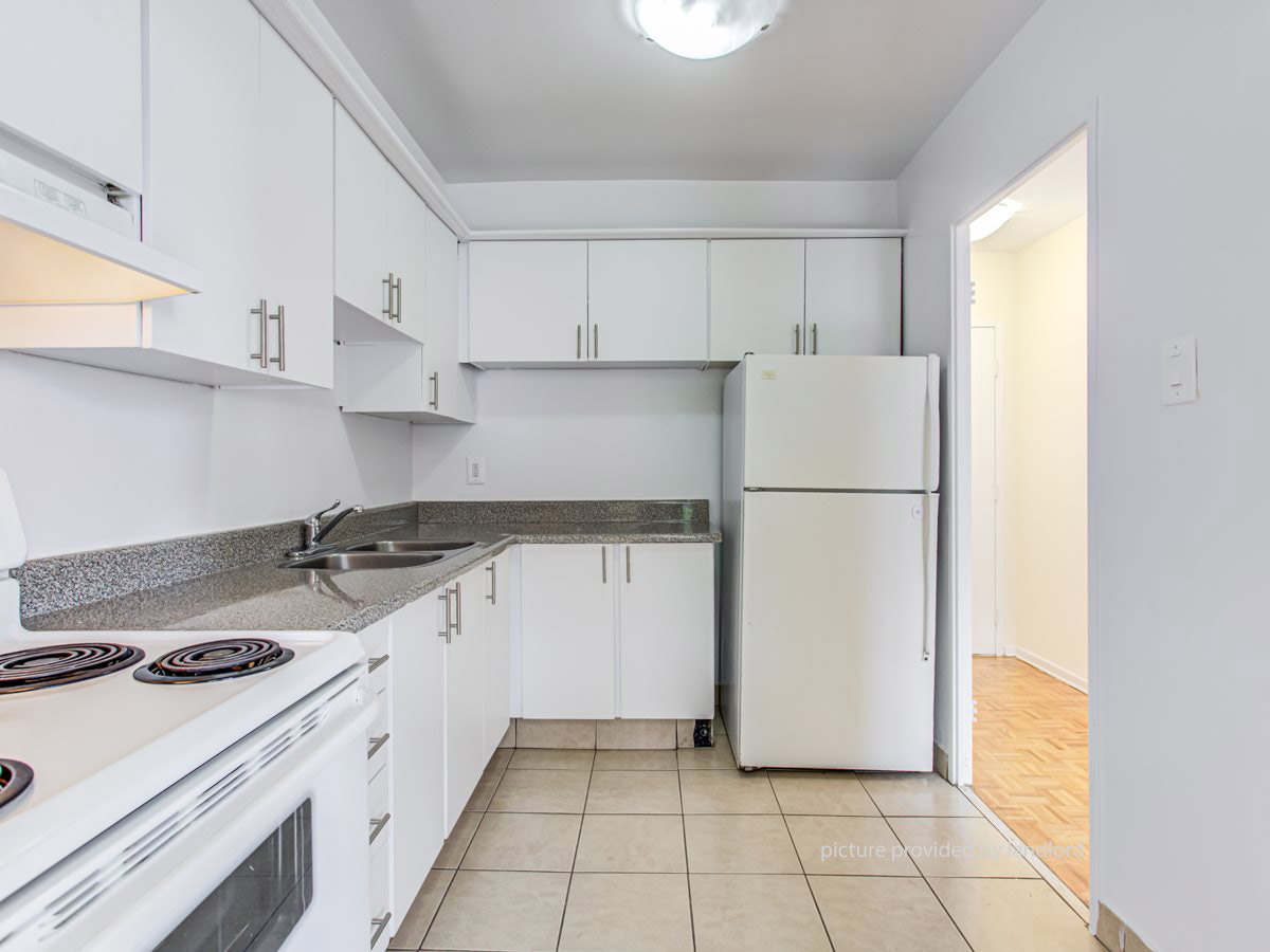 For rent 2740 Jane St North York, Bach Viewit 219967