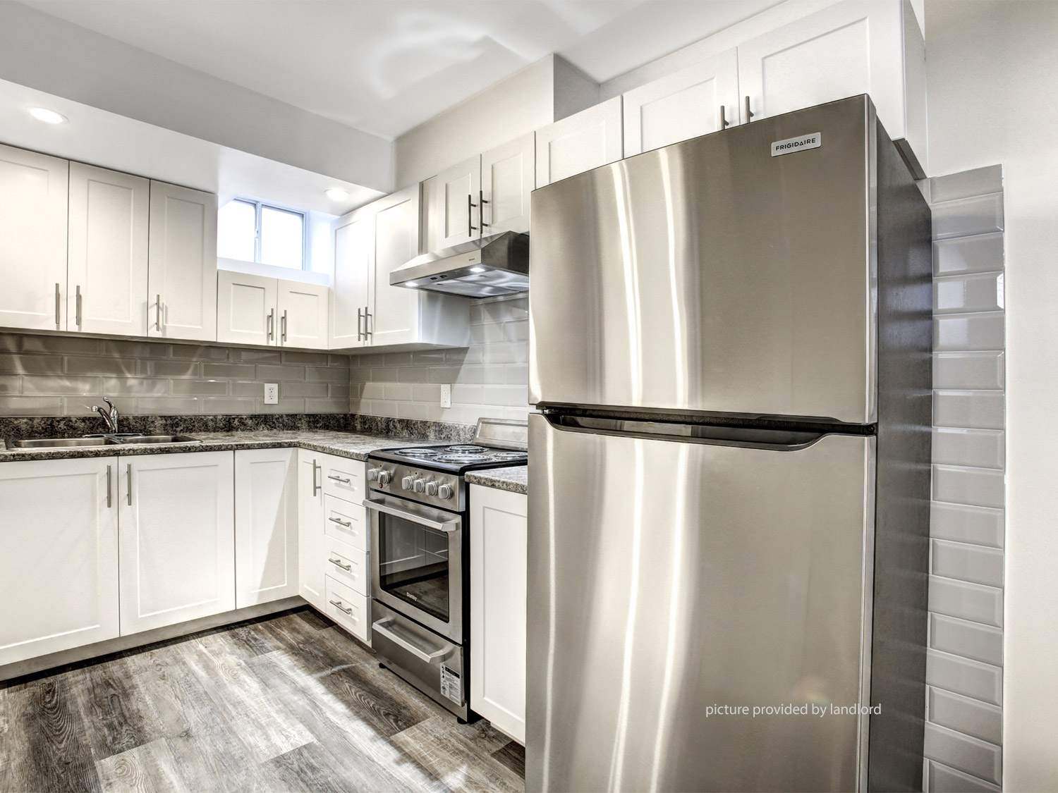 For rent 2682 Bloor St W Toronto, Bach Viewit 232842