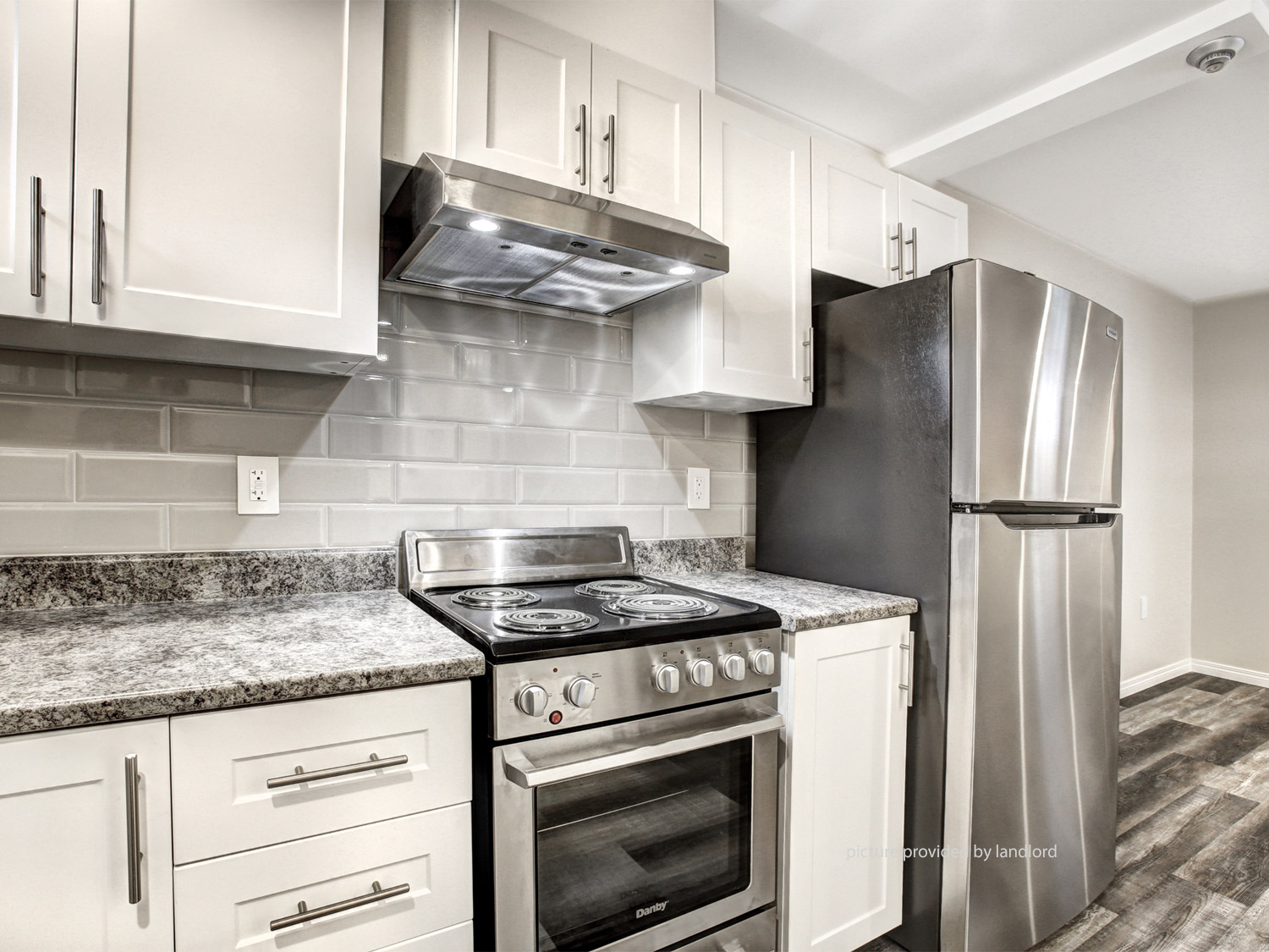 For rent 2682 Bloor St W Toronto, Bach Viewit 232842