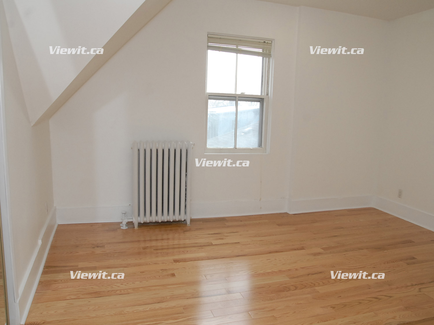 242 Cottingham St, TORONTO, ON Three-bedroom apartment for rent in Toronto