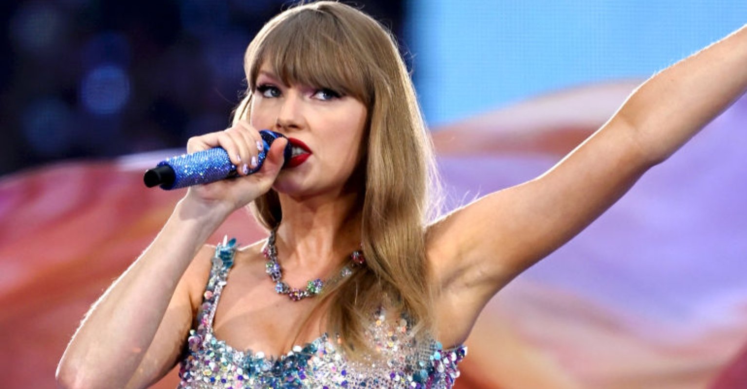 Billboard Forced To Apologize After Including Nude Wax Figure Of Taylor Swift In Tribute Video