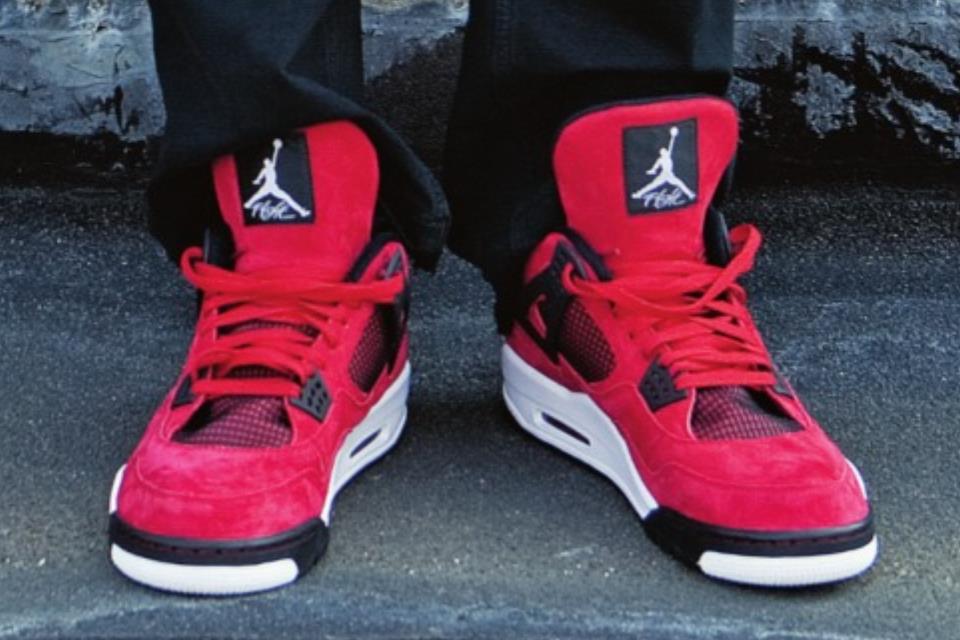 Air Jordan 4 "Red Suede/Raging Bulls" WAVE®